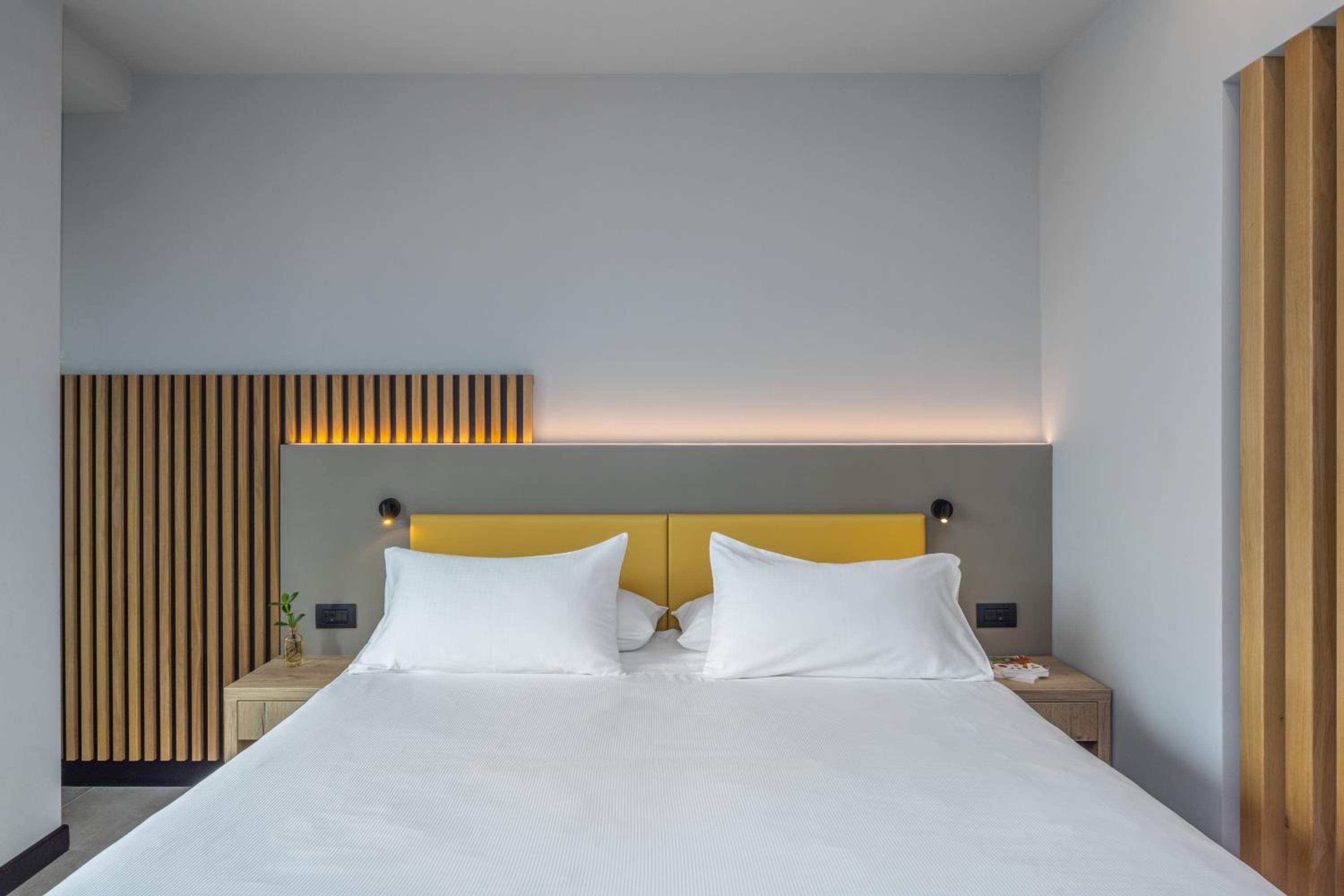 Deluxe Double Room with Lake View and Balcony - Photo 12