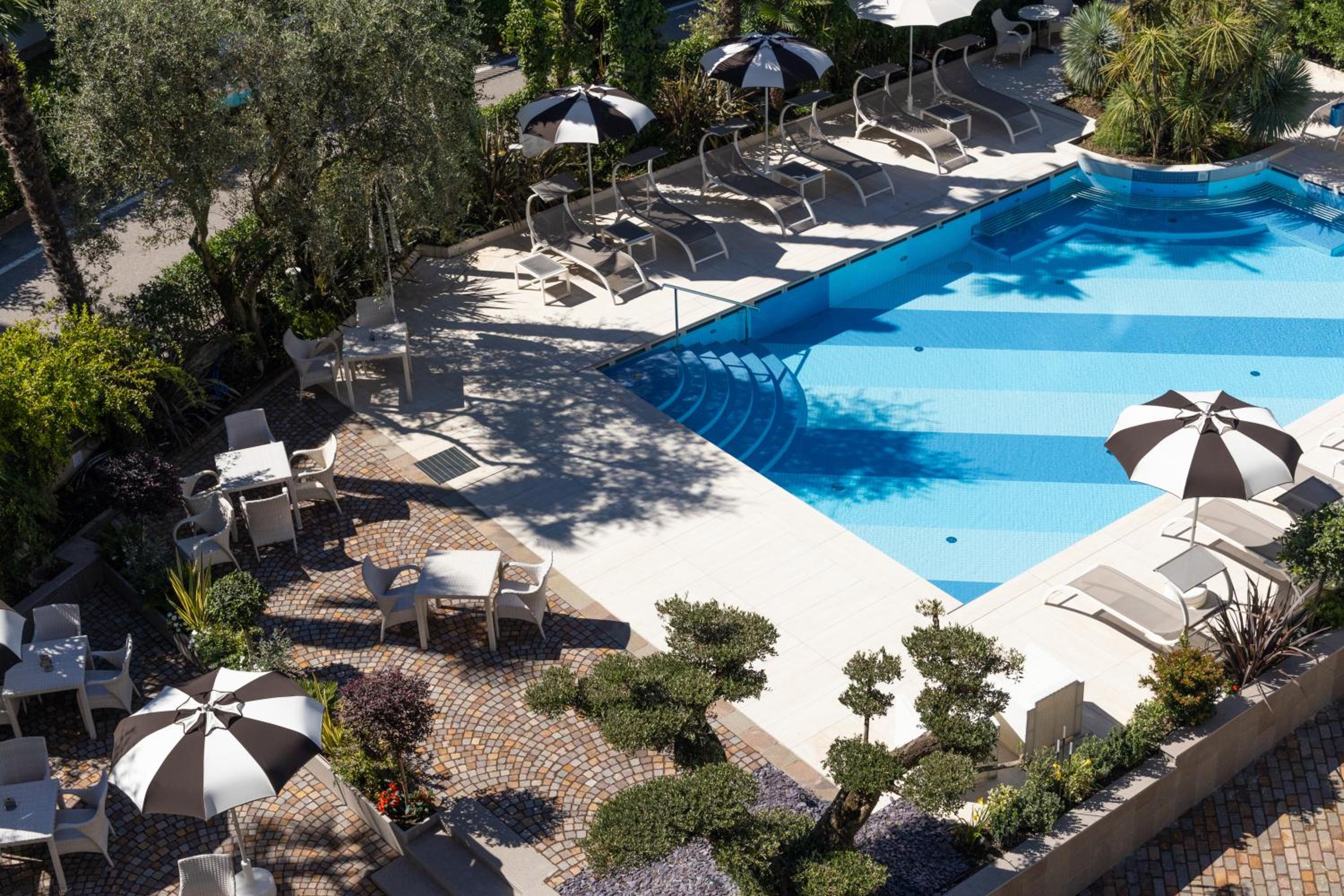 Deluxe Double Room with Lake View and Balcony - Photo 6
