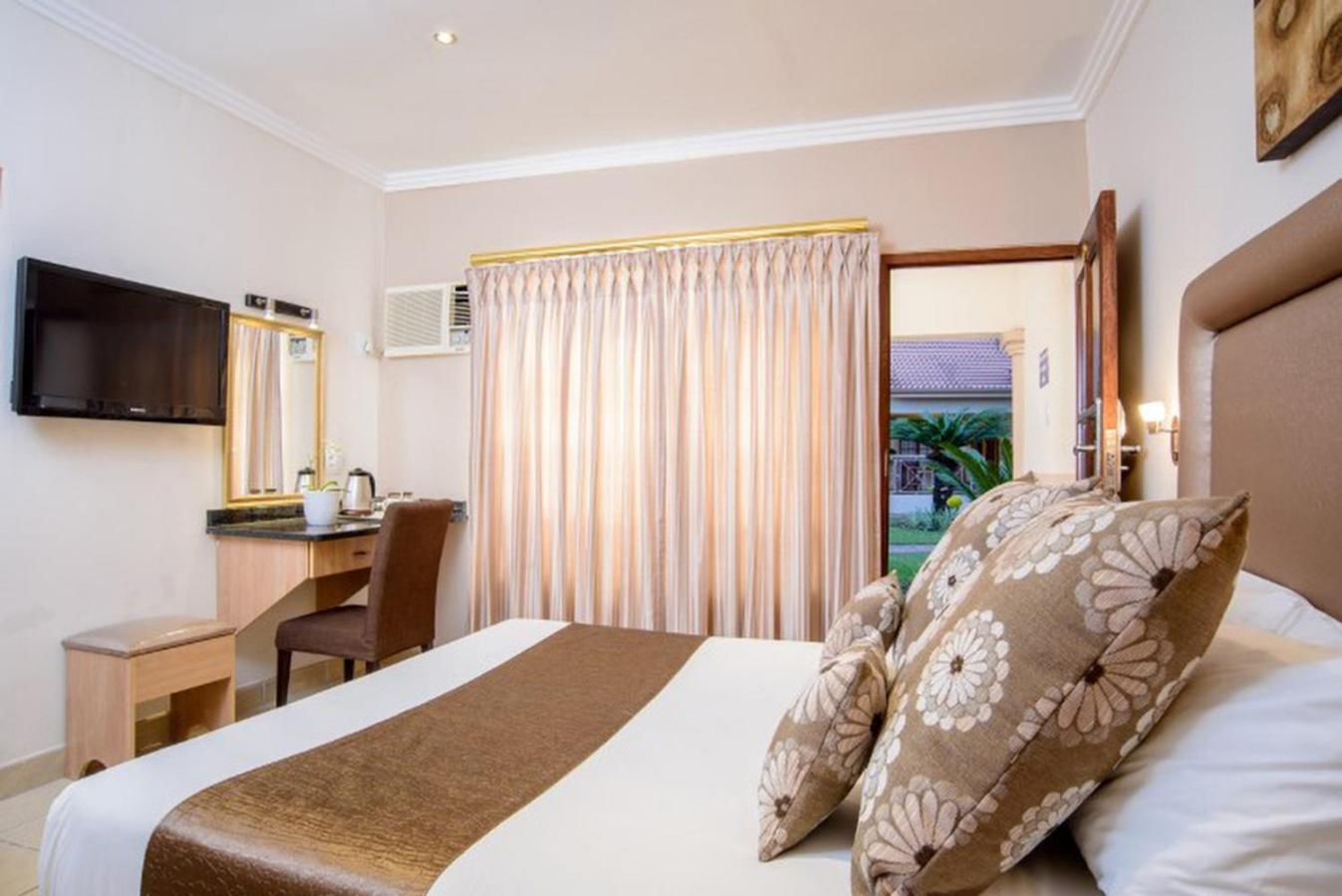 Double Room - Photo 9