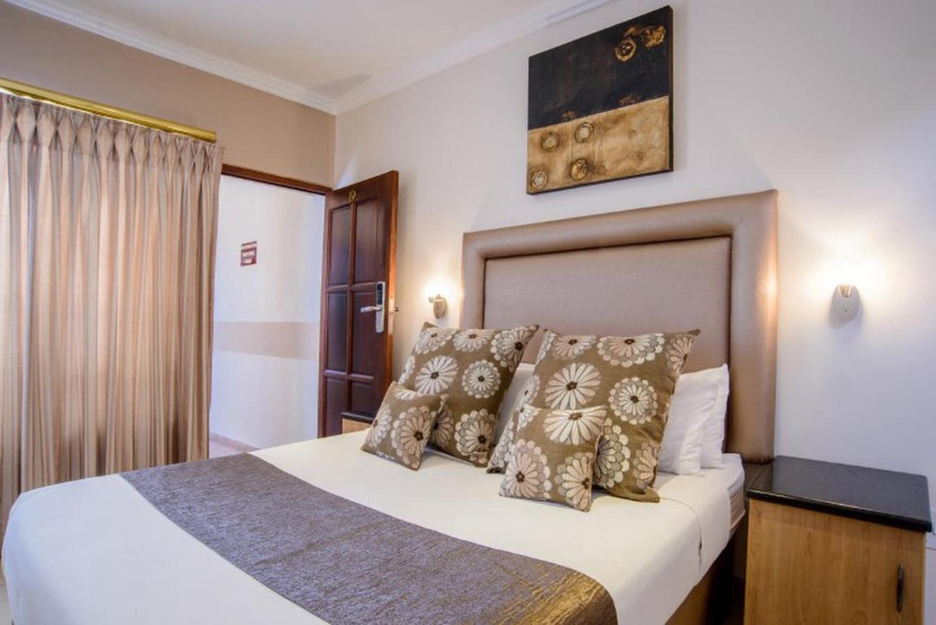 Double Room - Photo 2