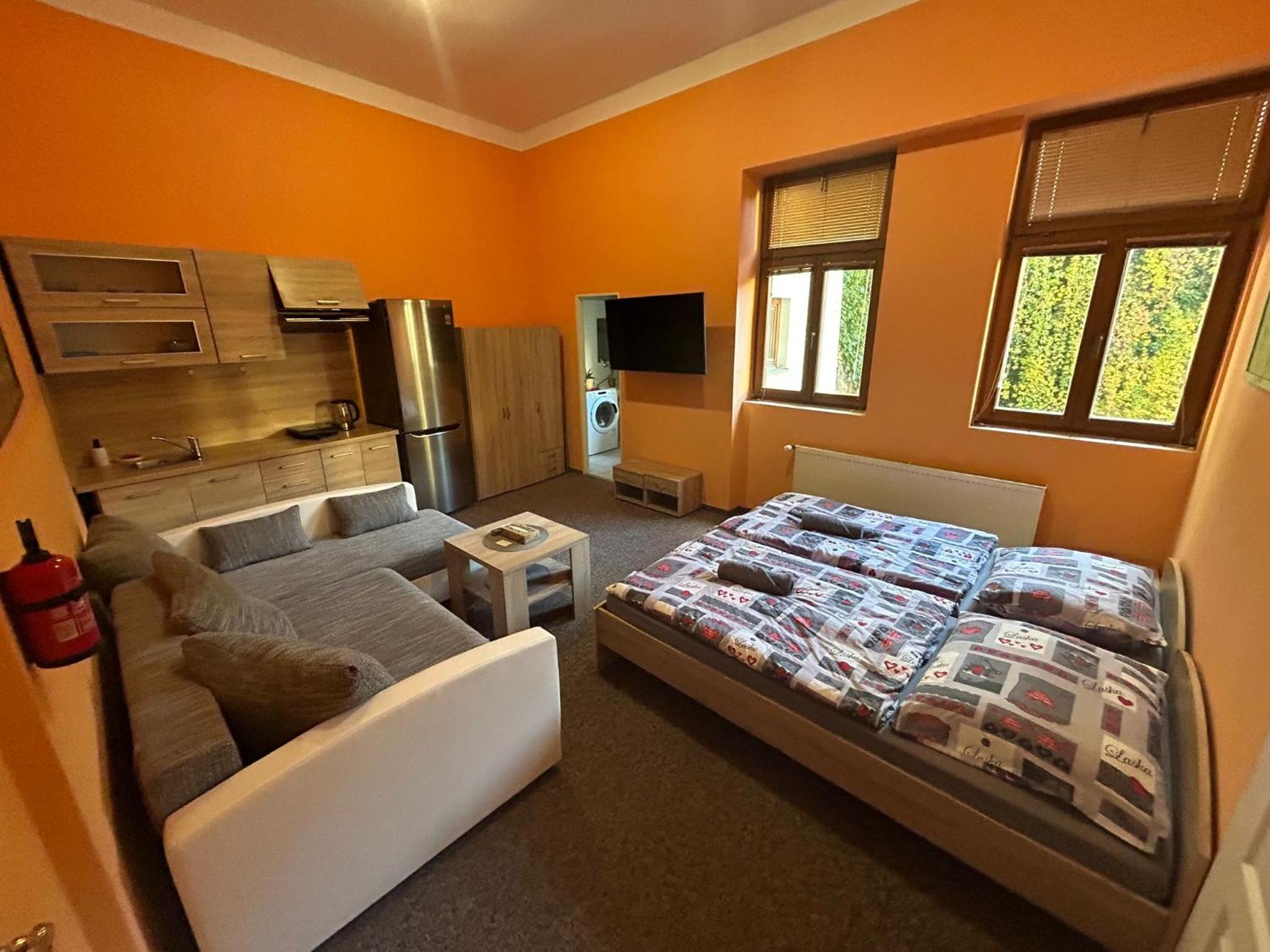 Standard Twin Room with Sofa - Photo 1