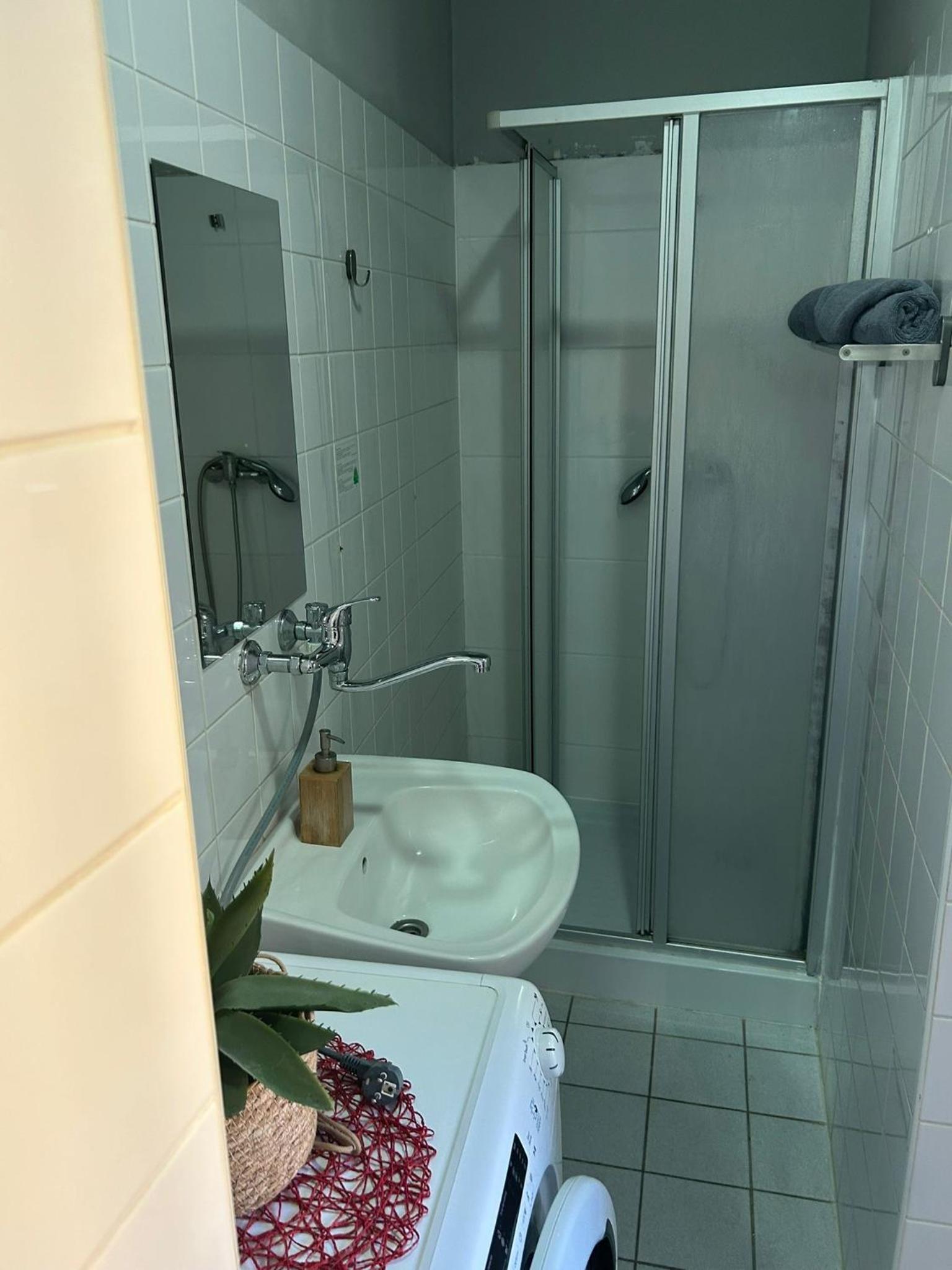 Standard Twin Room with Sofa - Photo 2