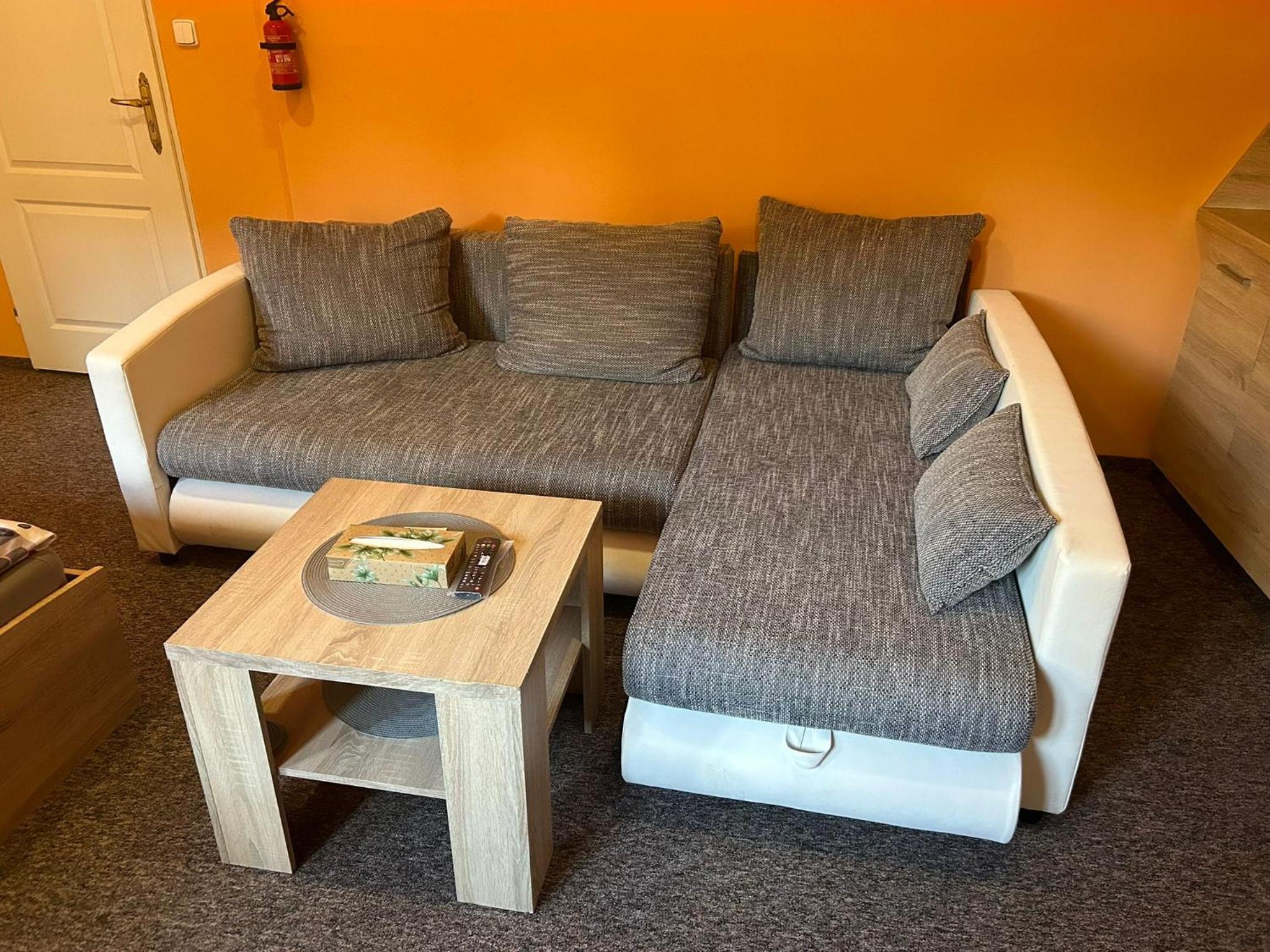 Standard Twin Room with Sofa - Photo 4