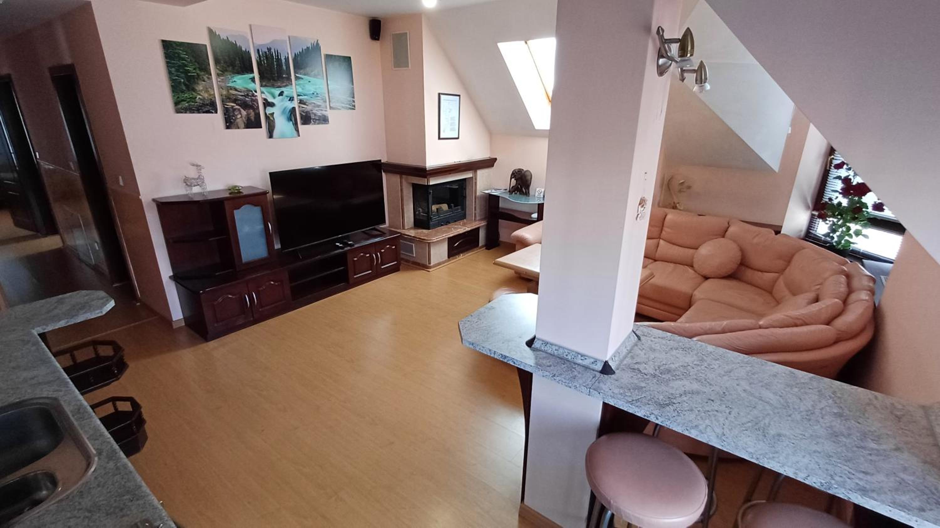 Two-Bedroom Apartment with Balcony photo 3