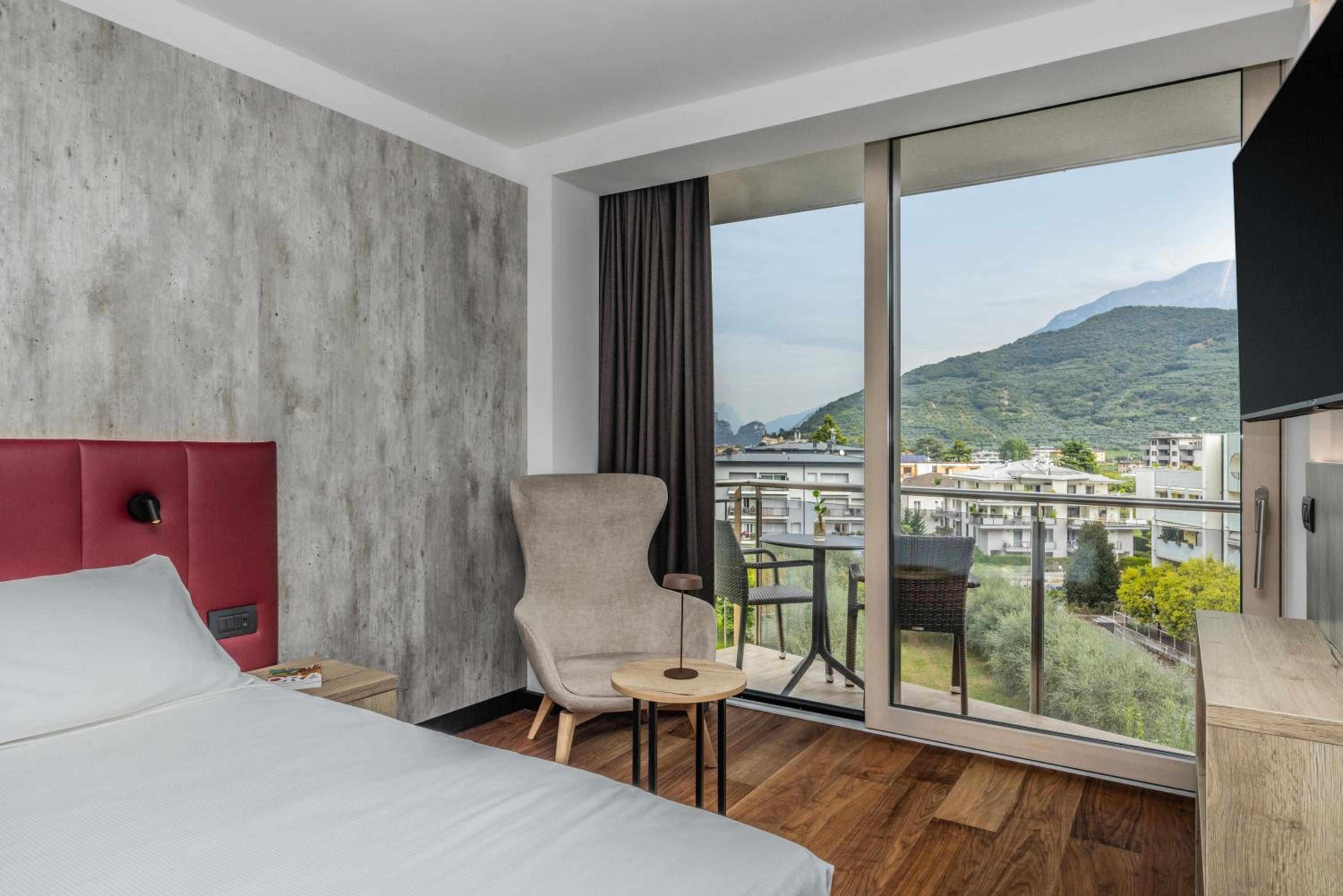 Suite with Balcony - Photo 4