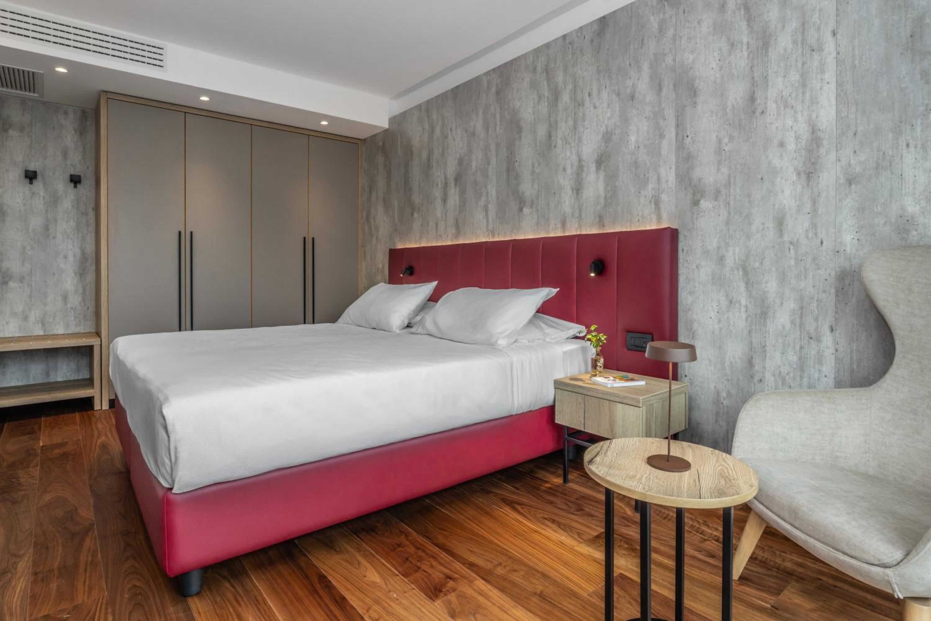 Suite with Balcony - Photo 6