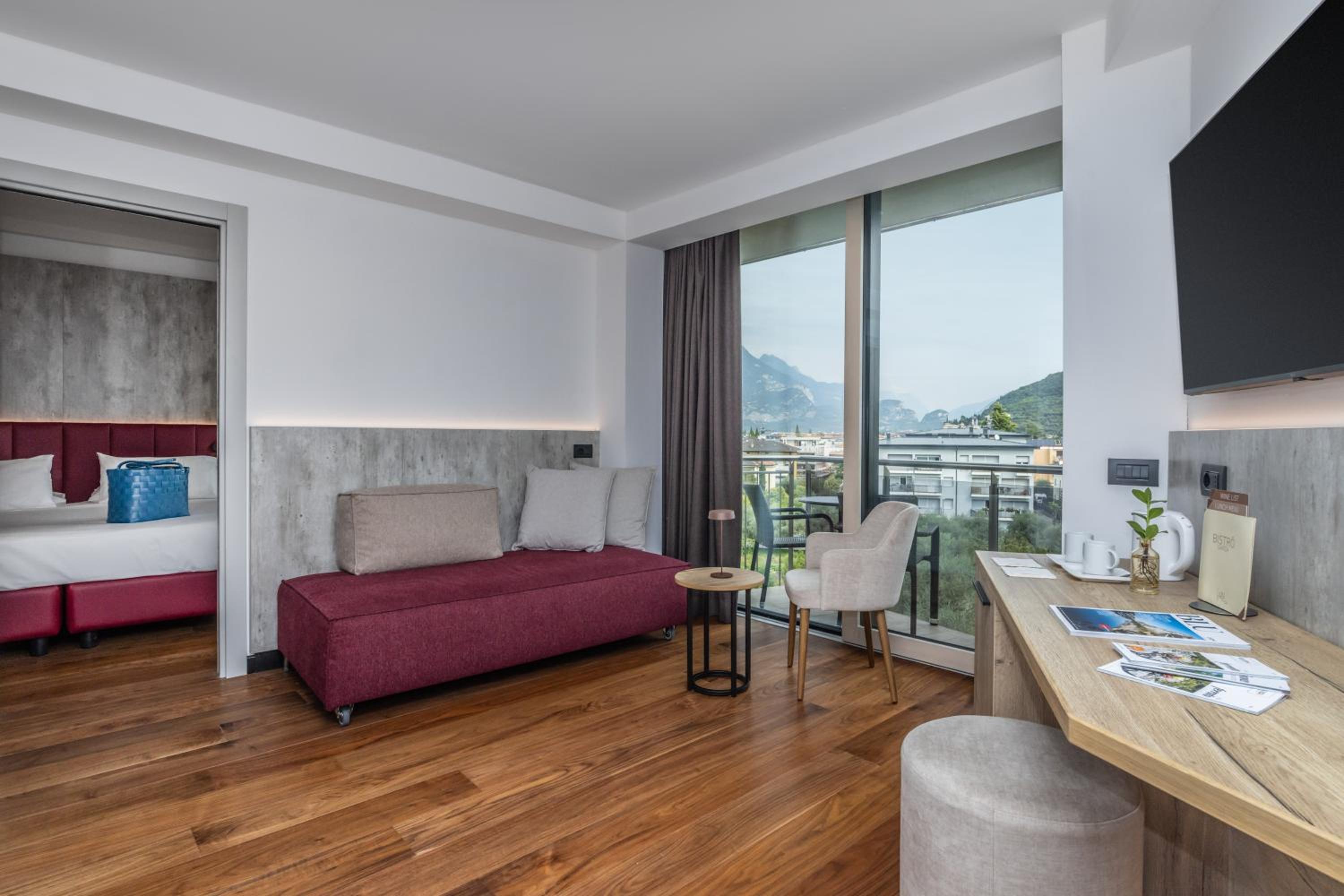 Suite with Balcony - Photo 10