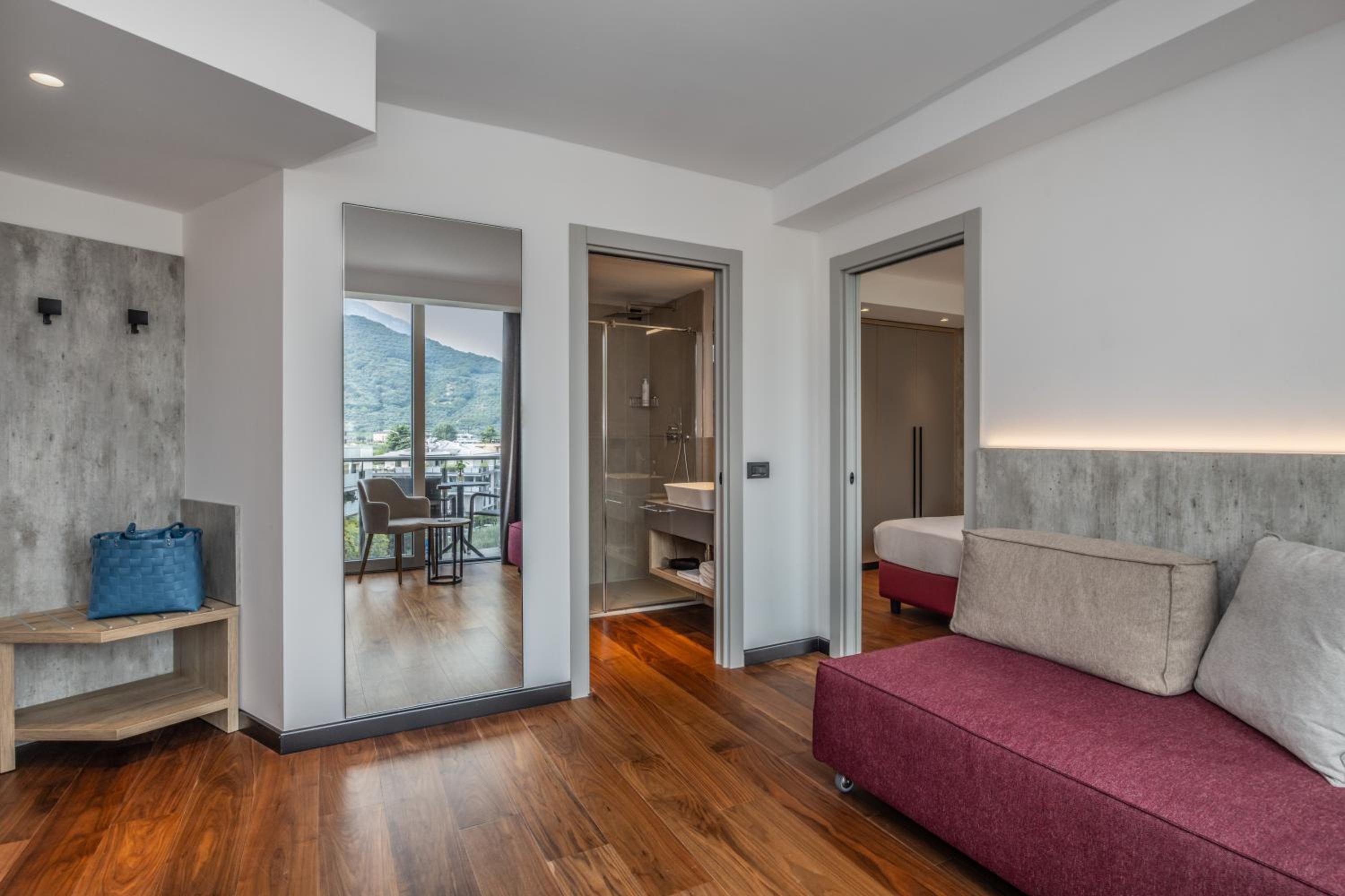 Suite with Balcony - Photo 9