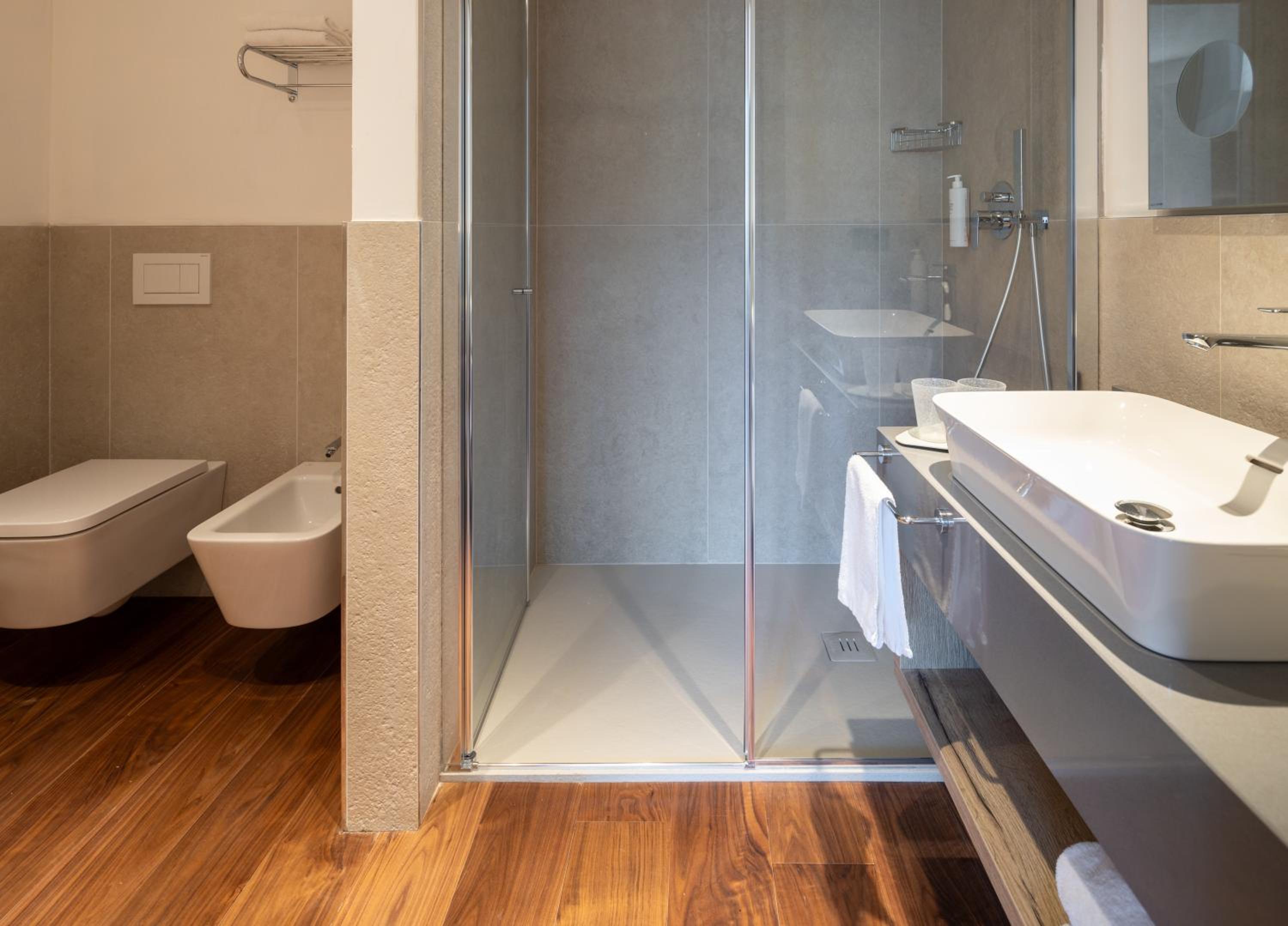 Suite with Balcony - Photo 12