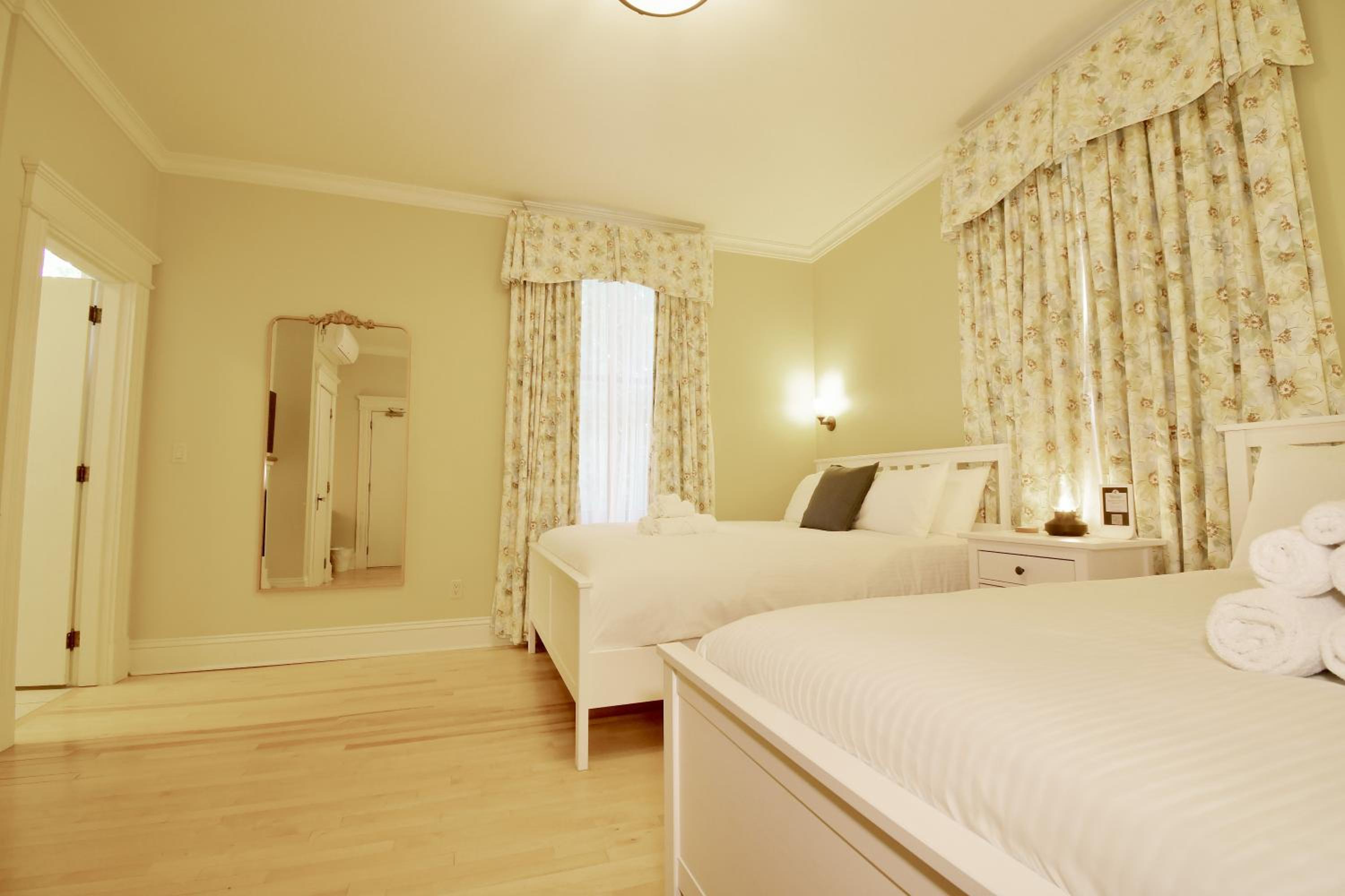 Deluxe Queen Room with Two Queen Beds