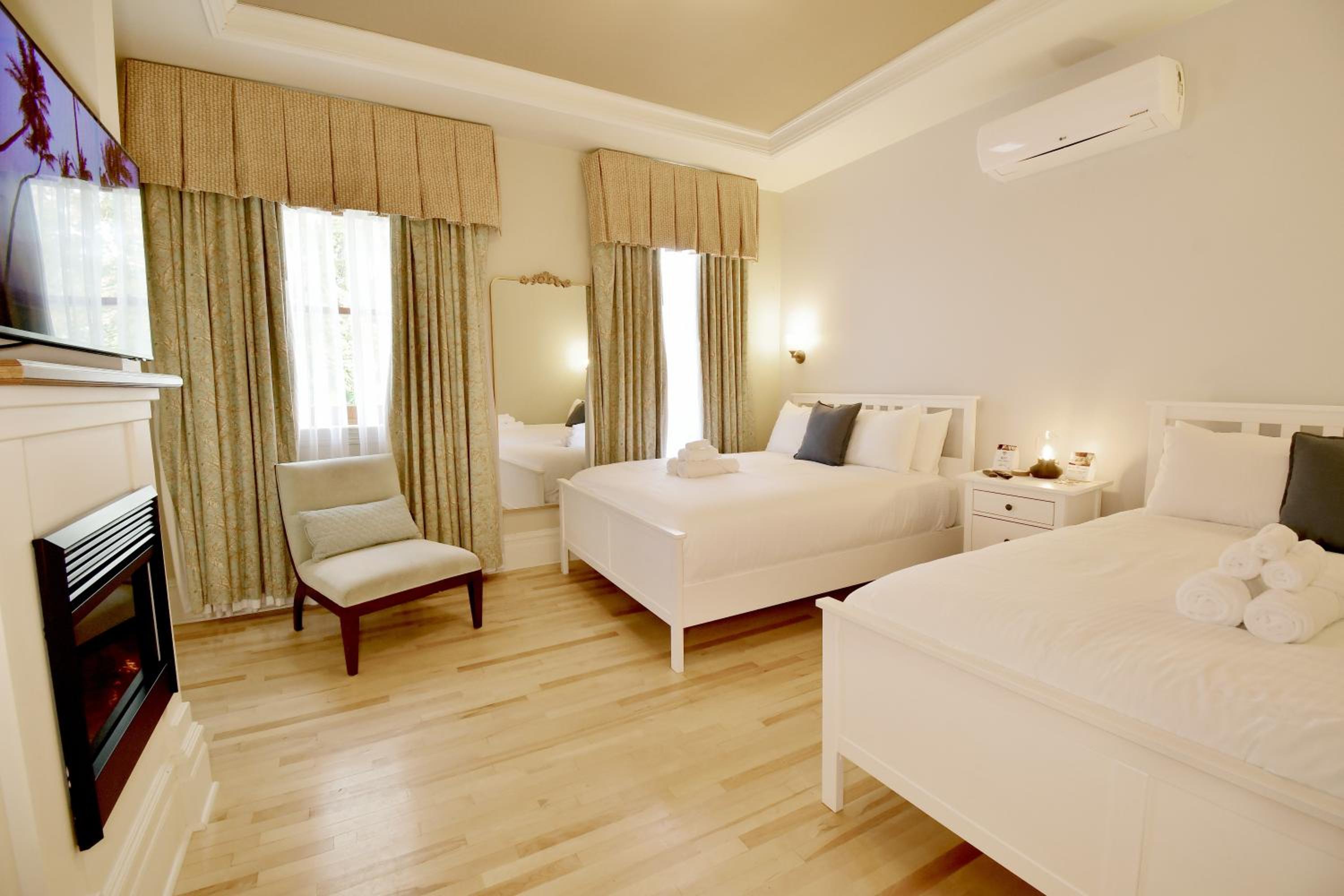 Deluxe Queen Room with Two Queen Beds