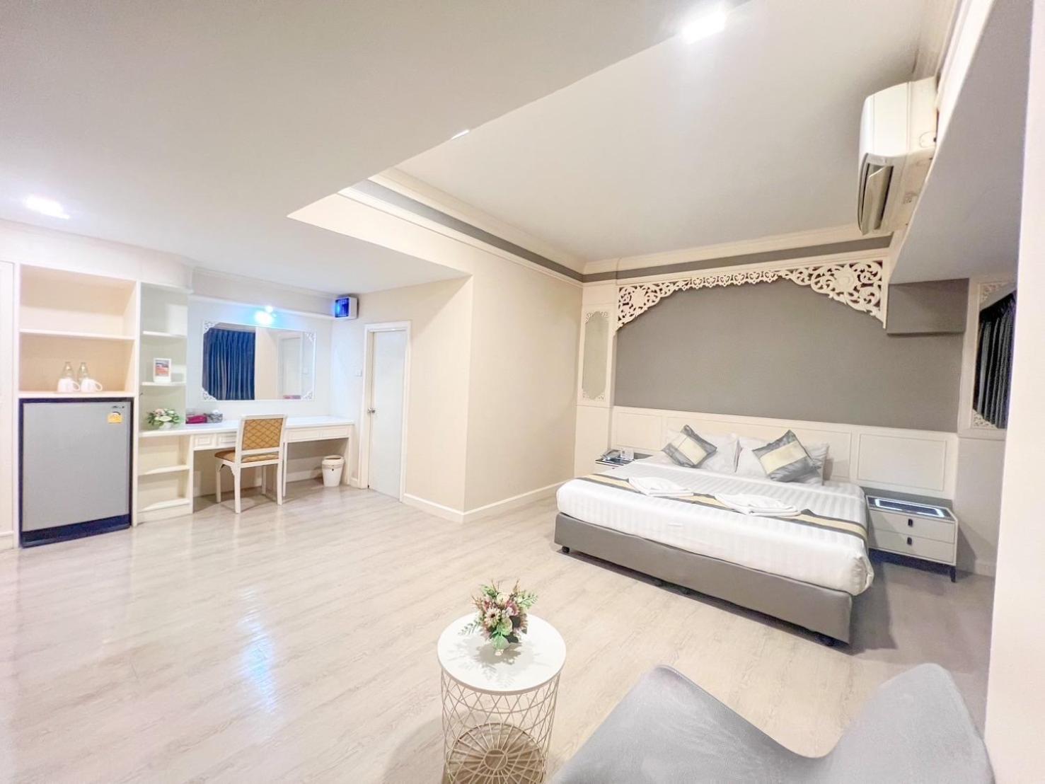 Grand Deluxe King Room