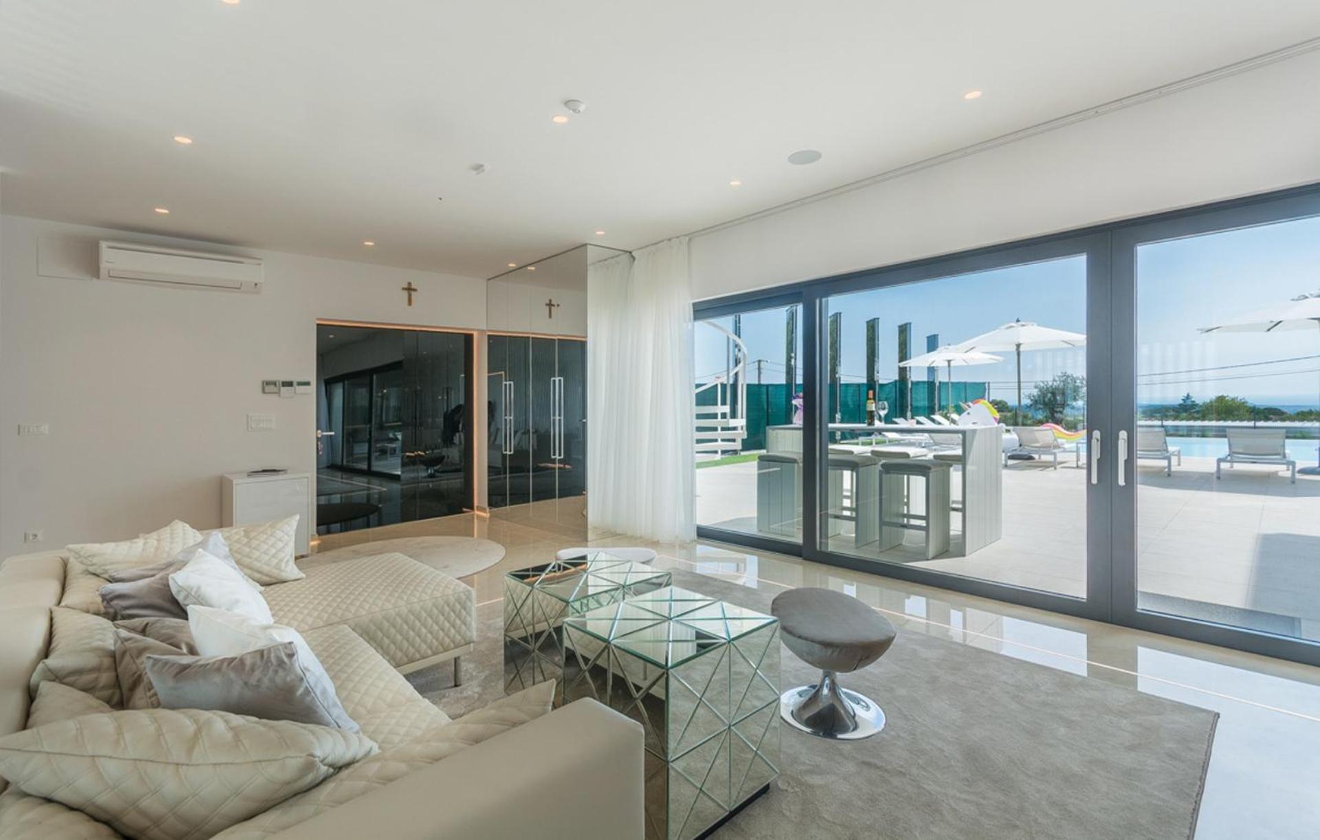 Villa photo 1