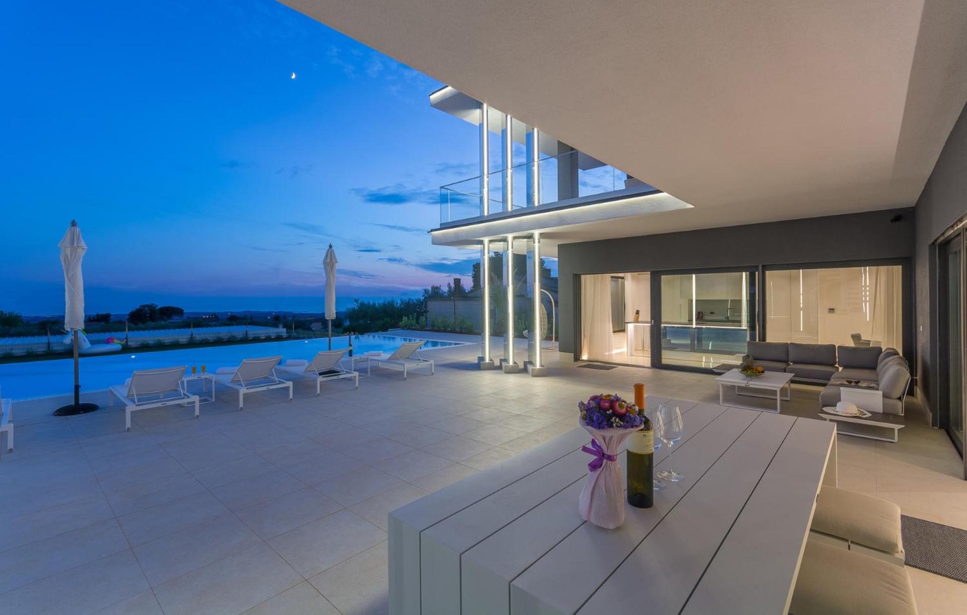 Villa photo 3