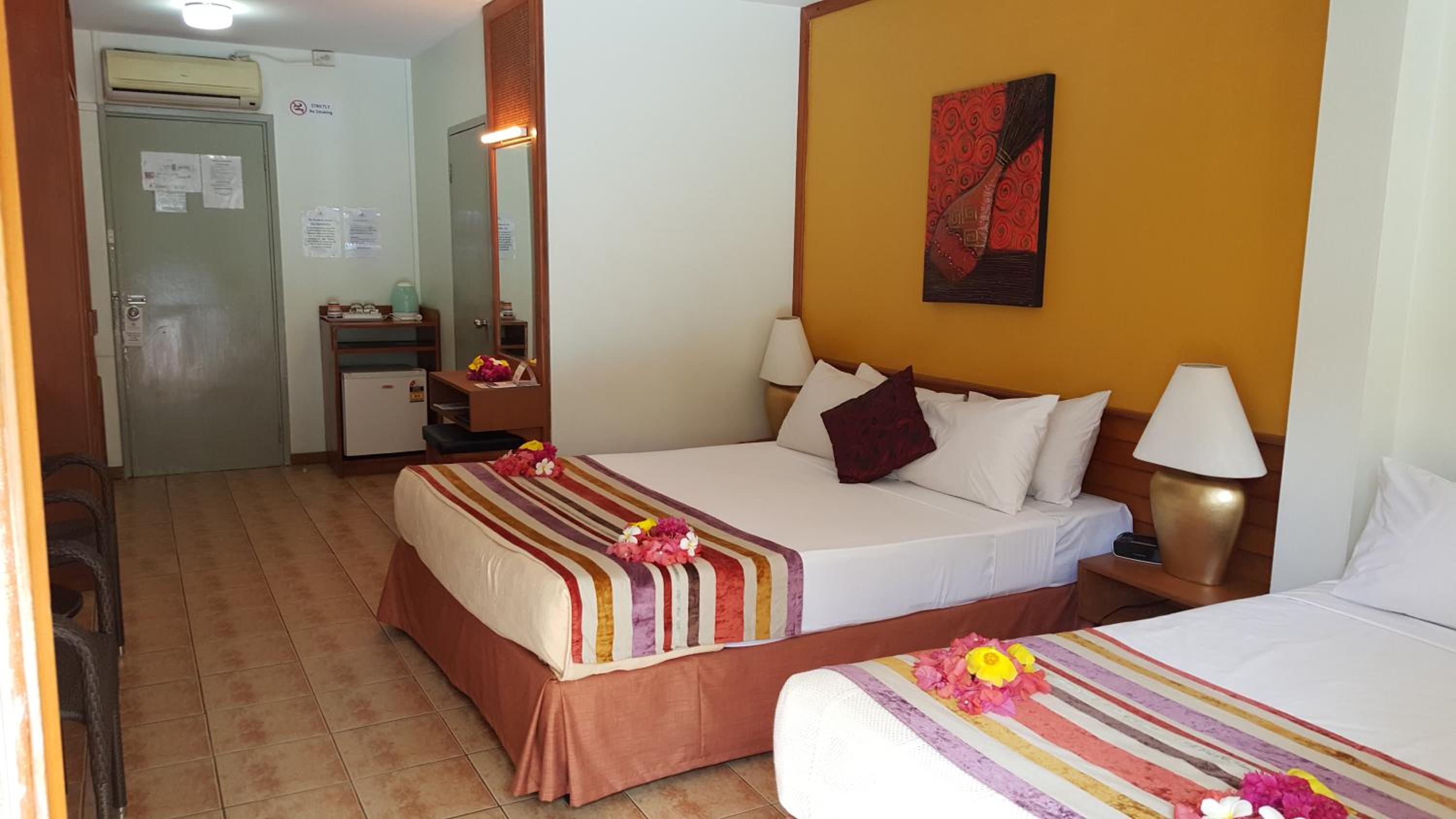 Deluxe Poolside Room photo 1