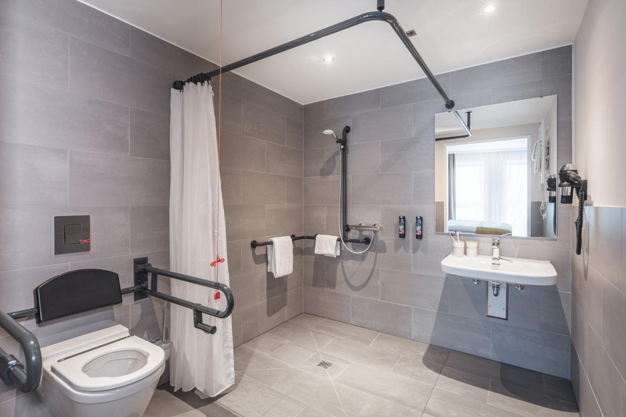 Standard Twin Room - Disability Access - Photo 6