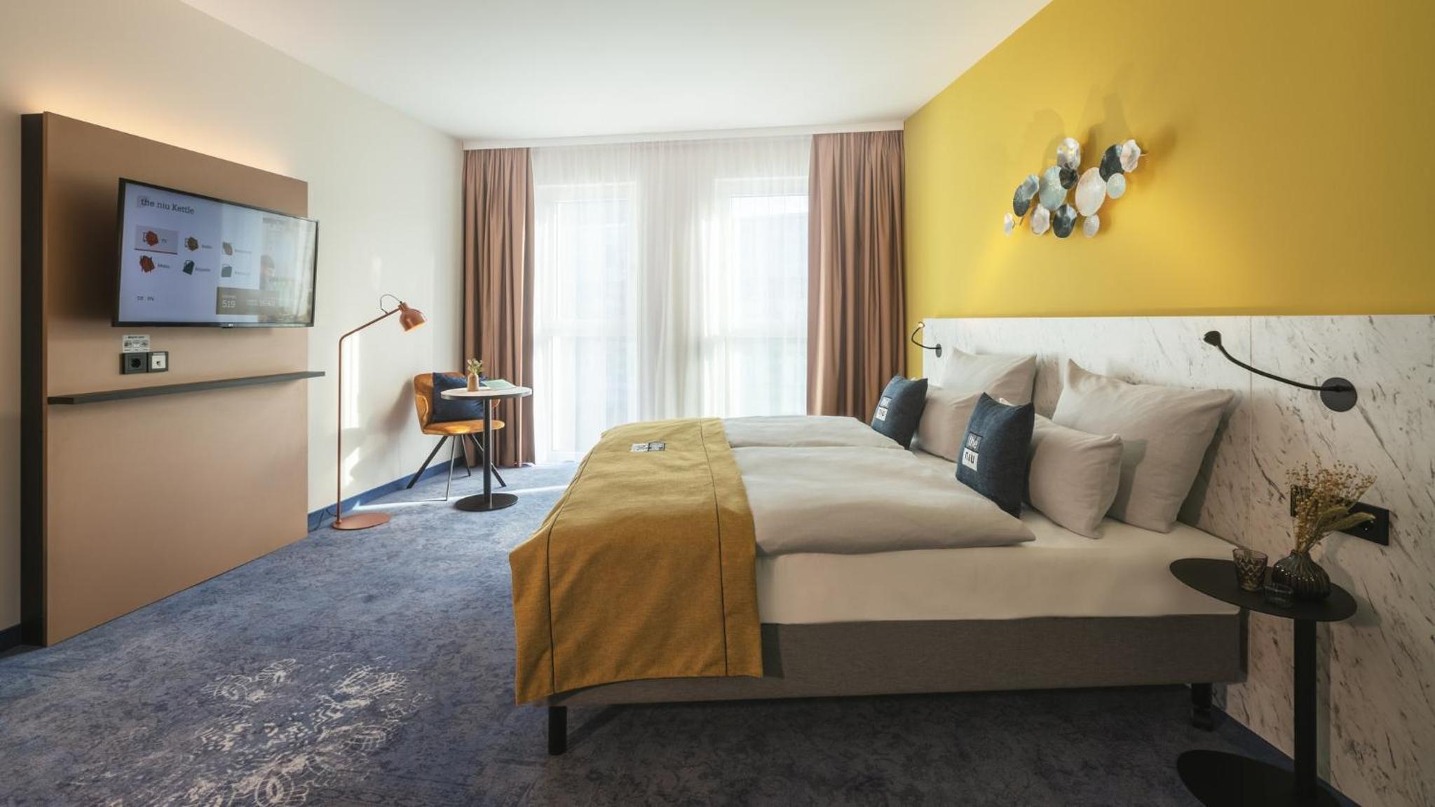 Premium Room with Two Single Beds - Photo 2