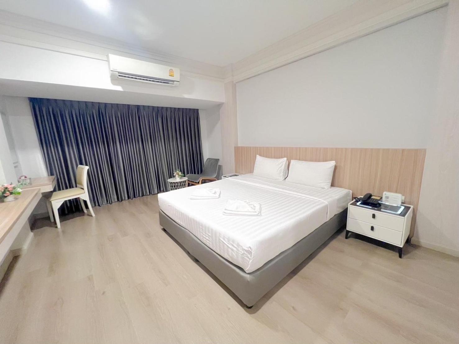 Deluxe King Room