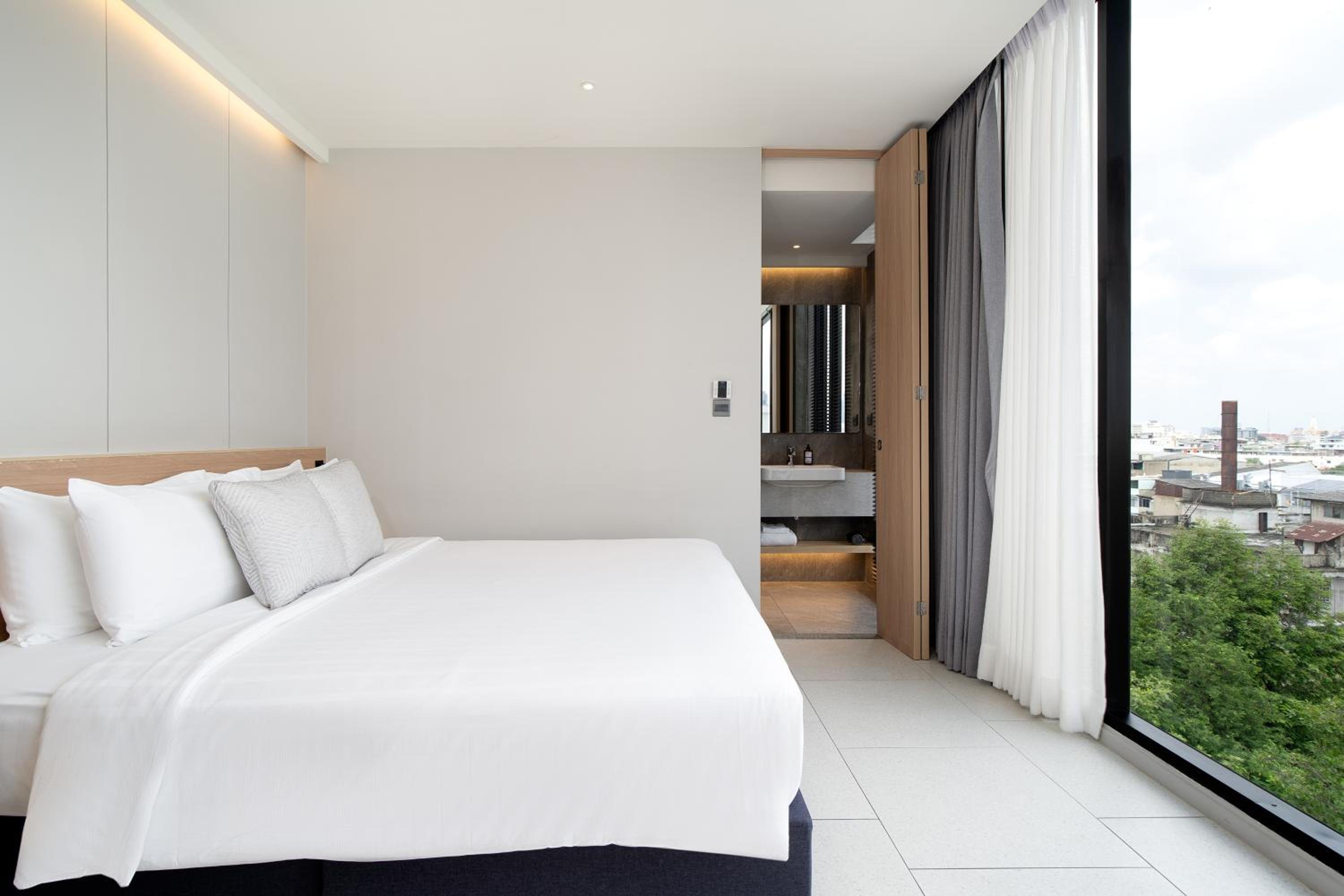 Superior King Room photo 2