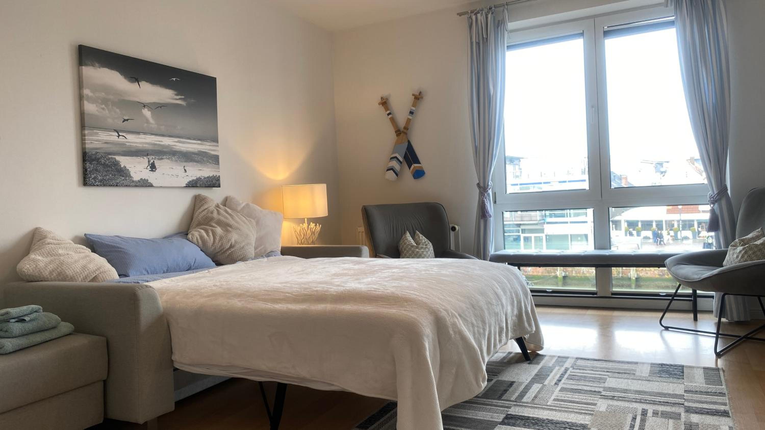 One-Bedroom Apartment photo 1
