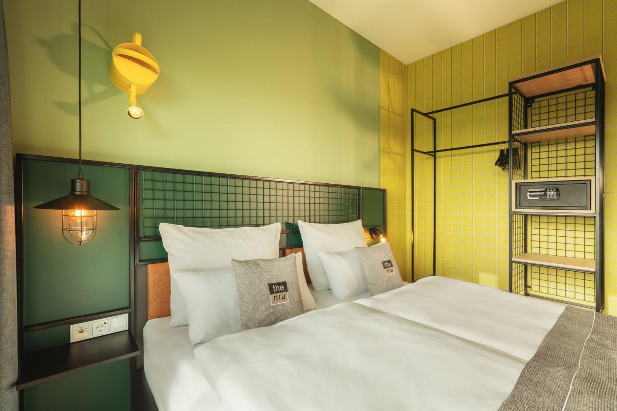 Standard Queen Room - Photo 7