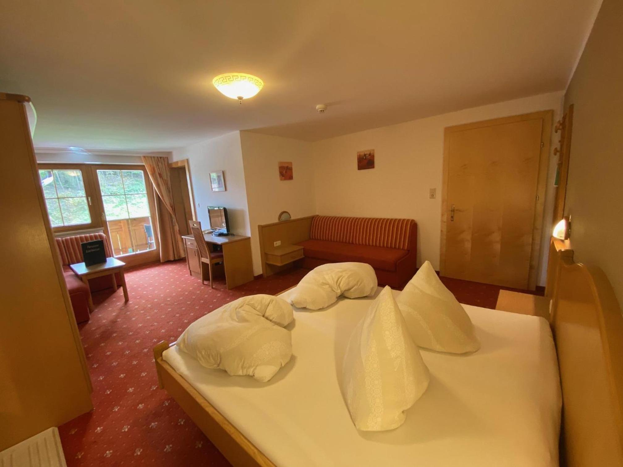 Standard Double Room photo 3