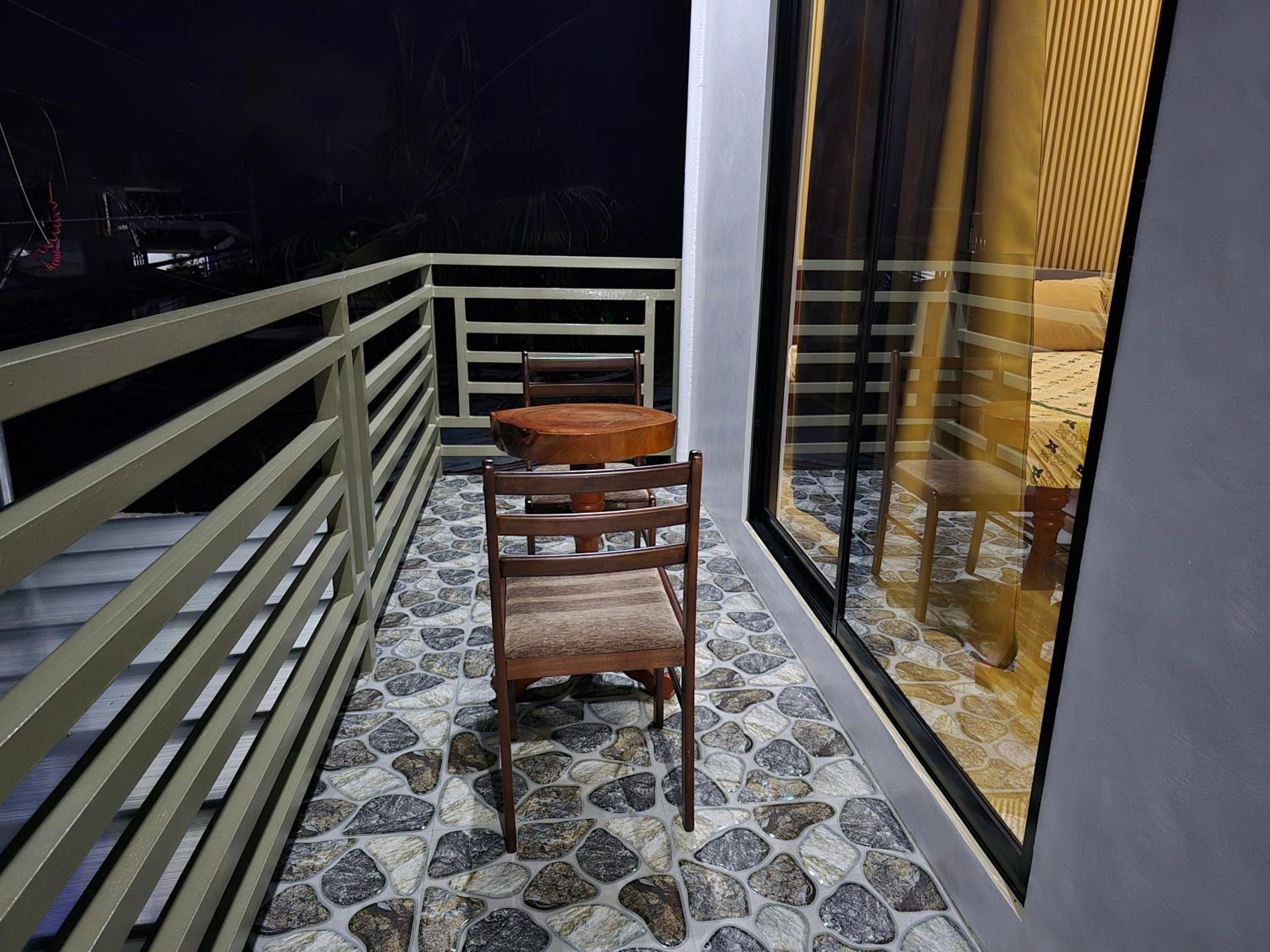 Deluxe Double Room with Balcony photo 3