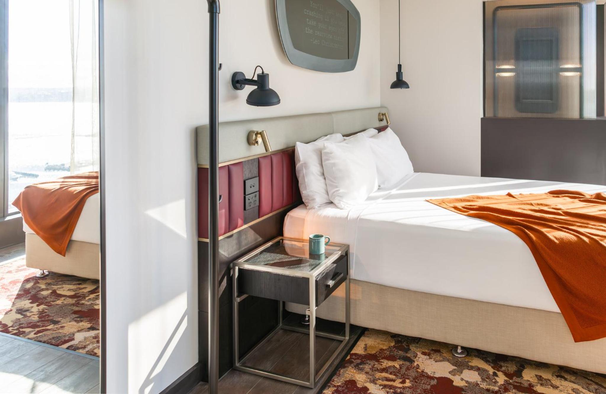 Standard Queen Room with Harbor View - High Floor