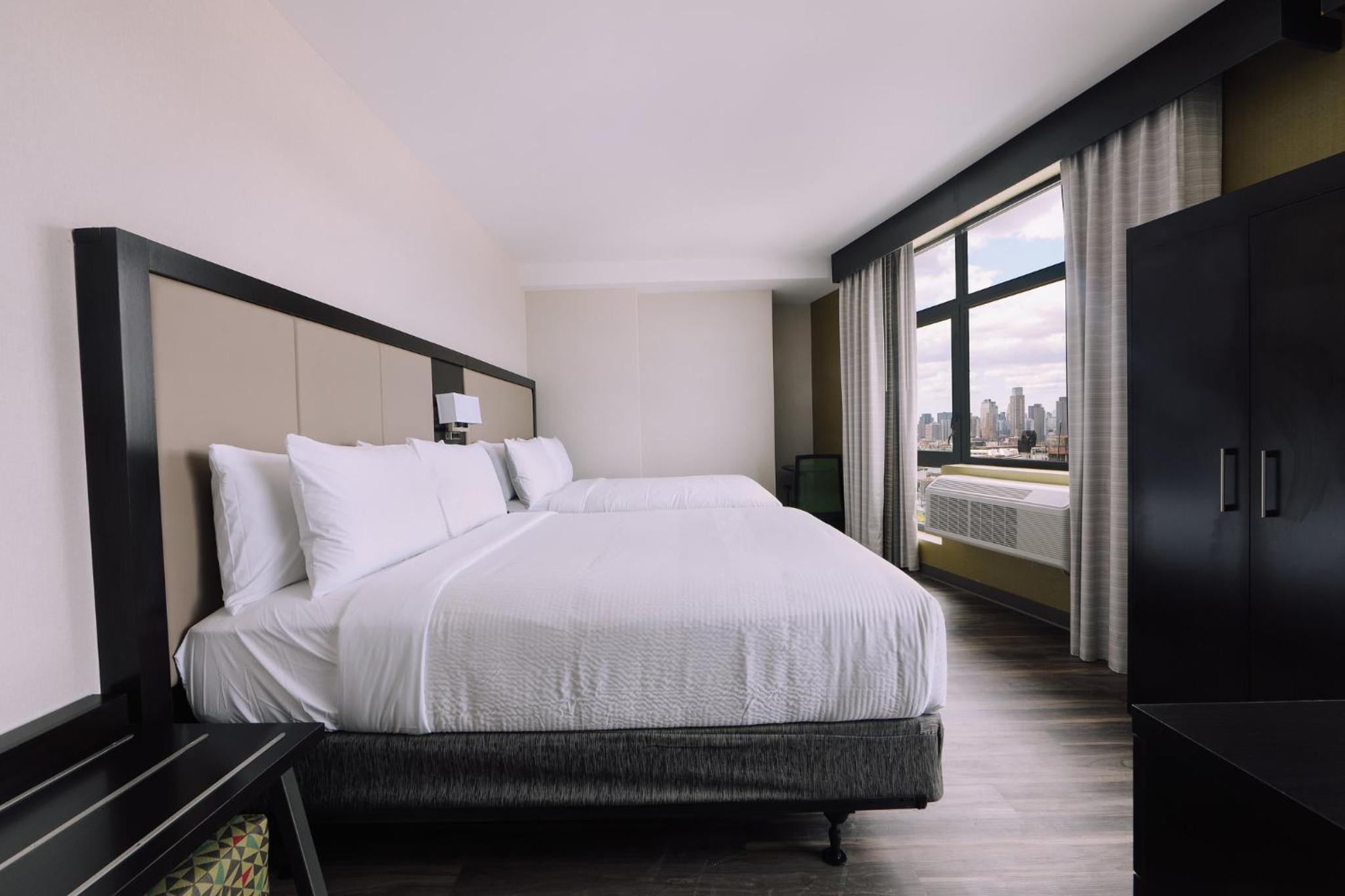 Standard Queen Room With Two Queen Beds And Mobility Accessible Roll-In Shower - Photo 1