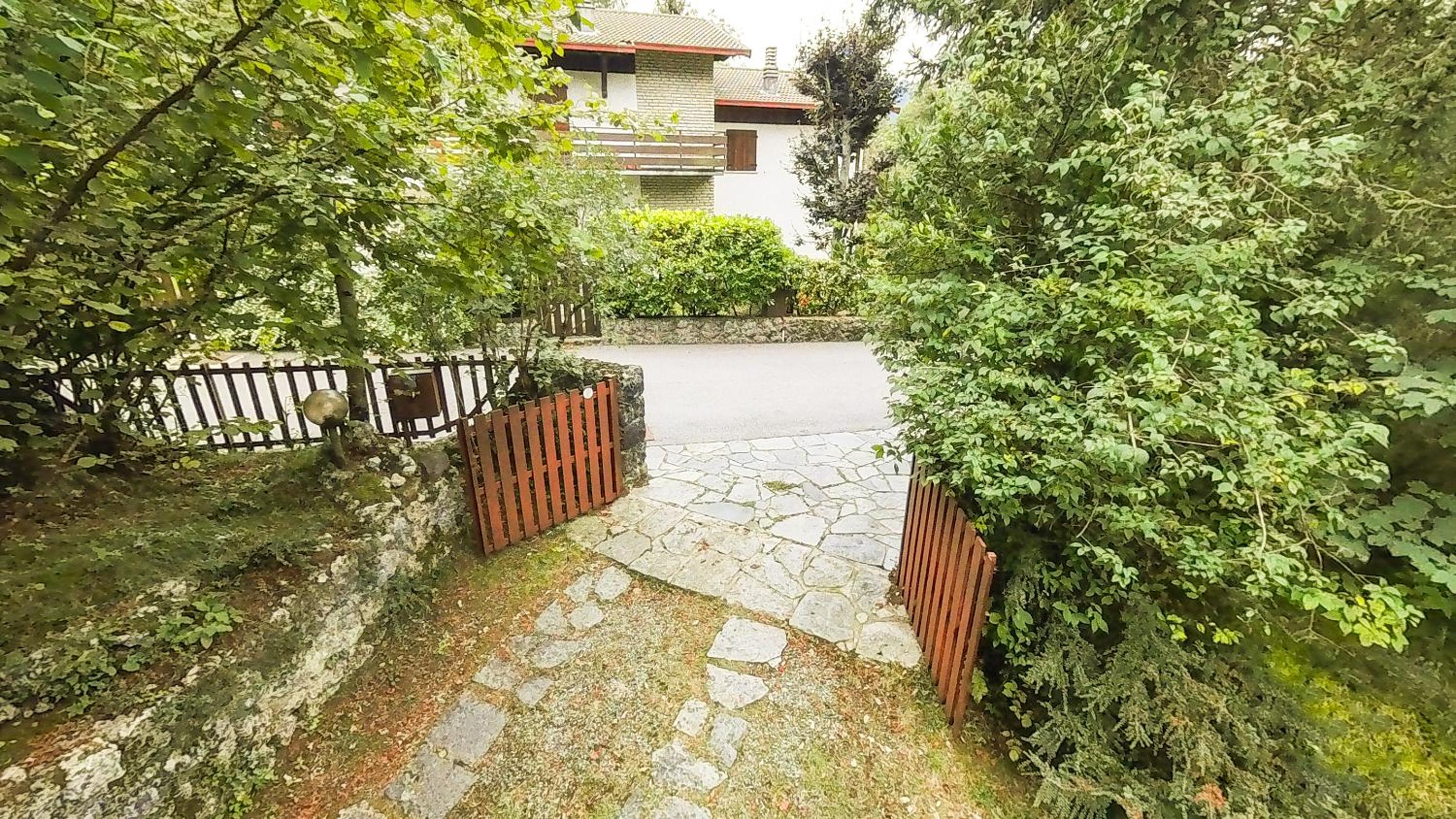 Four-Bedroom House photo 2