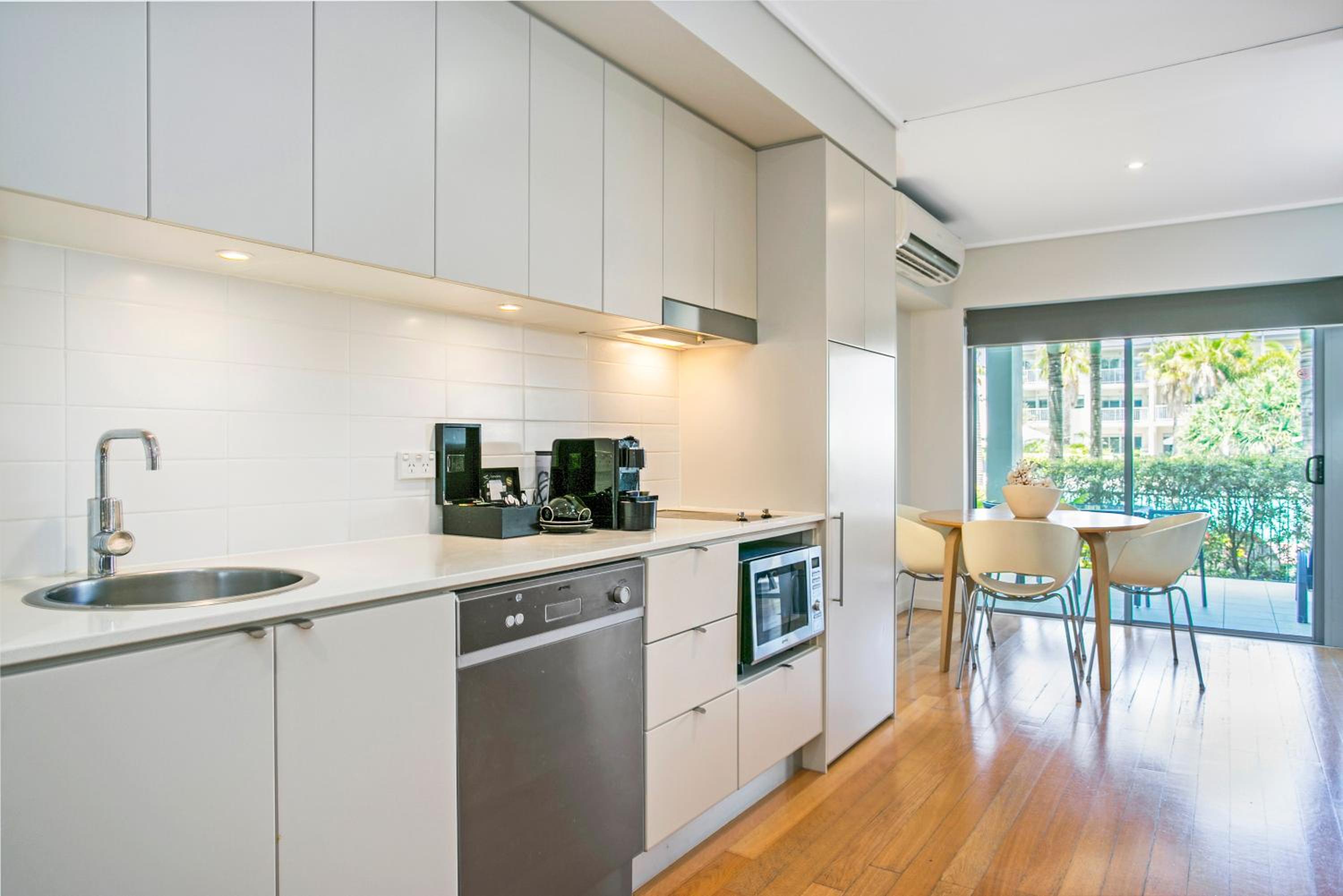 One-Bedroom Suite With Spa Bath - Photo 2