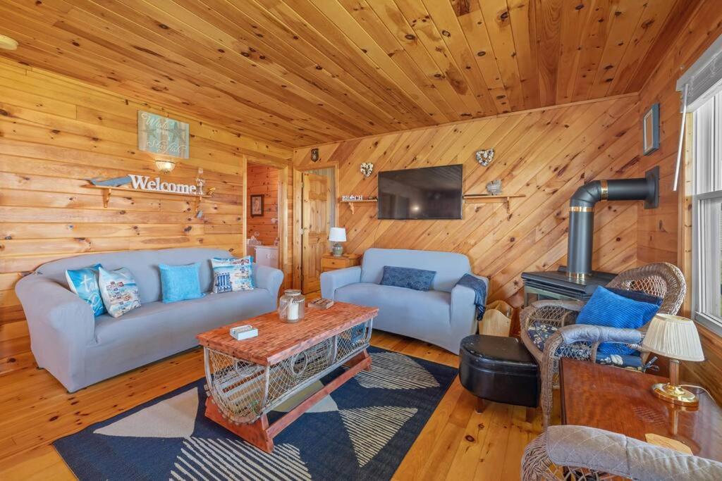 Three-Bedroom House photo 2