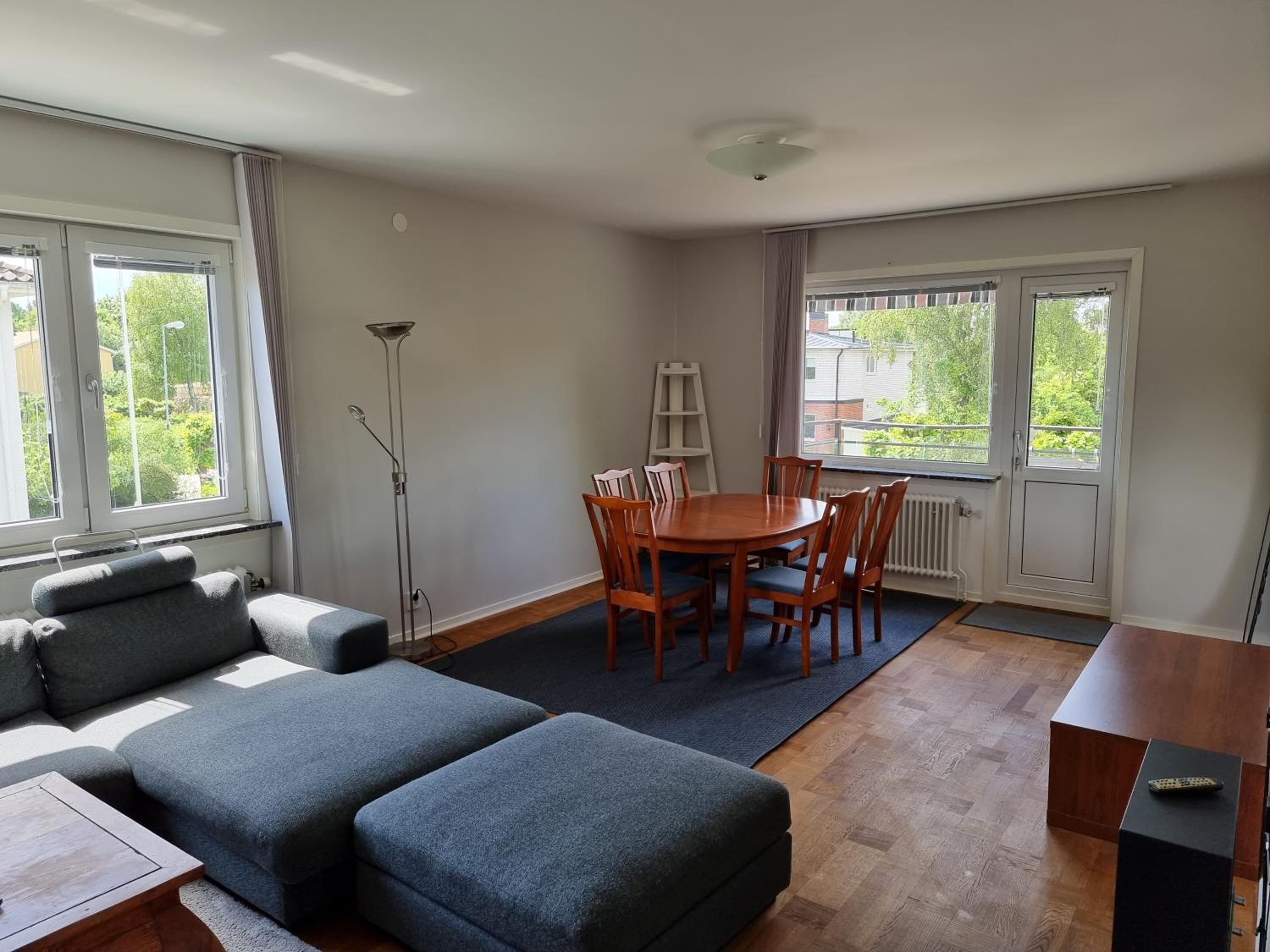 Three-Bedroom Apartment - High Floor photo 2