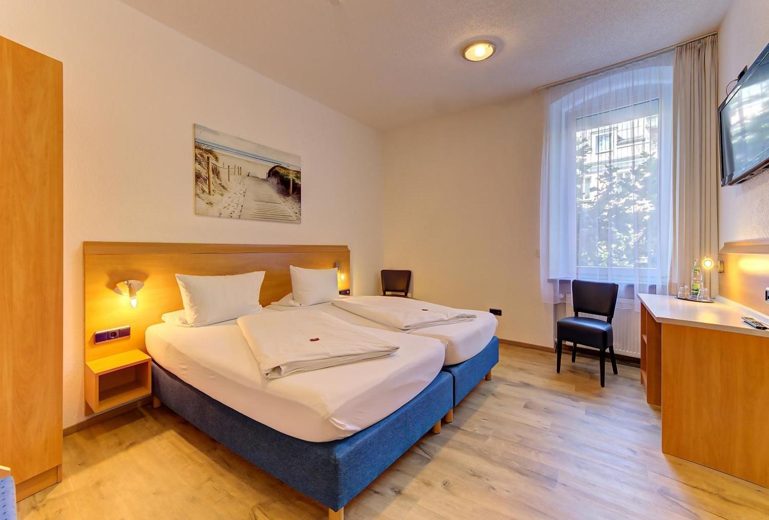 Standard Double Room - Photo 2
