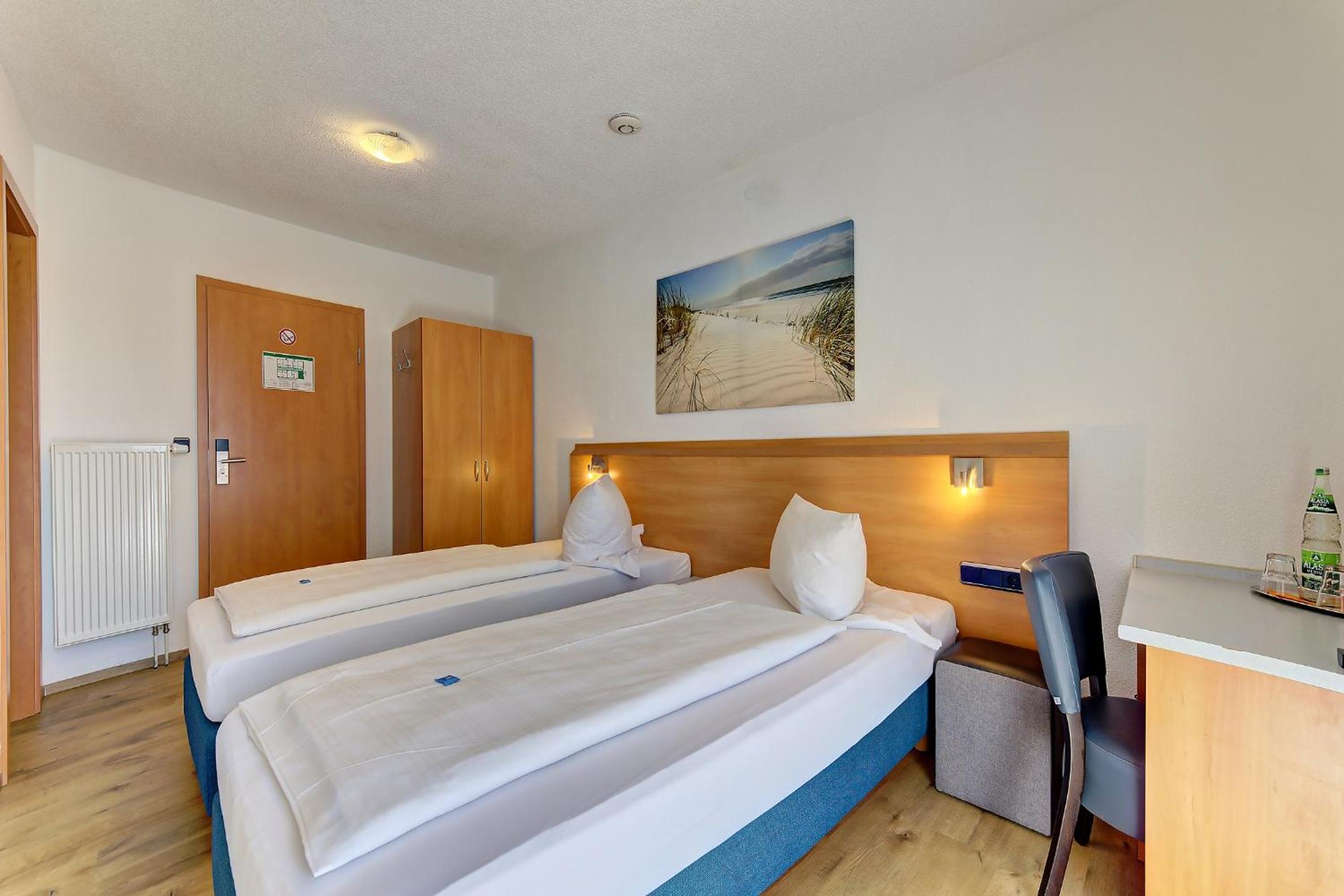 Standard Double Room - Photo 6