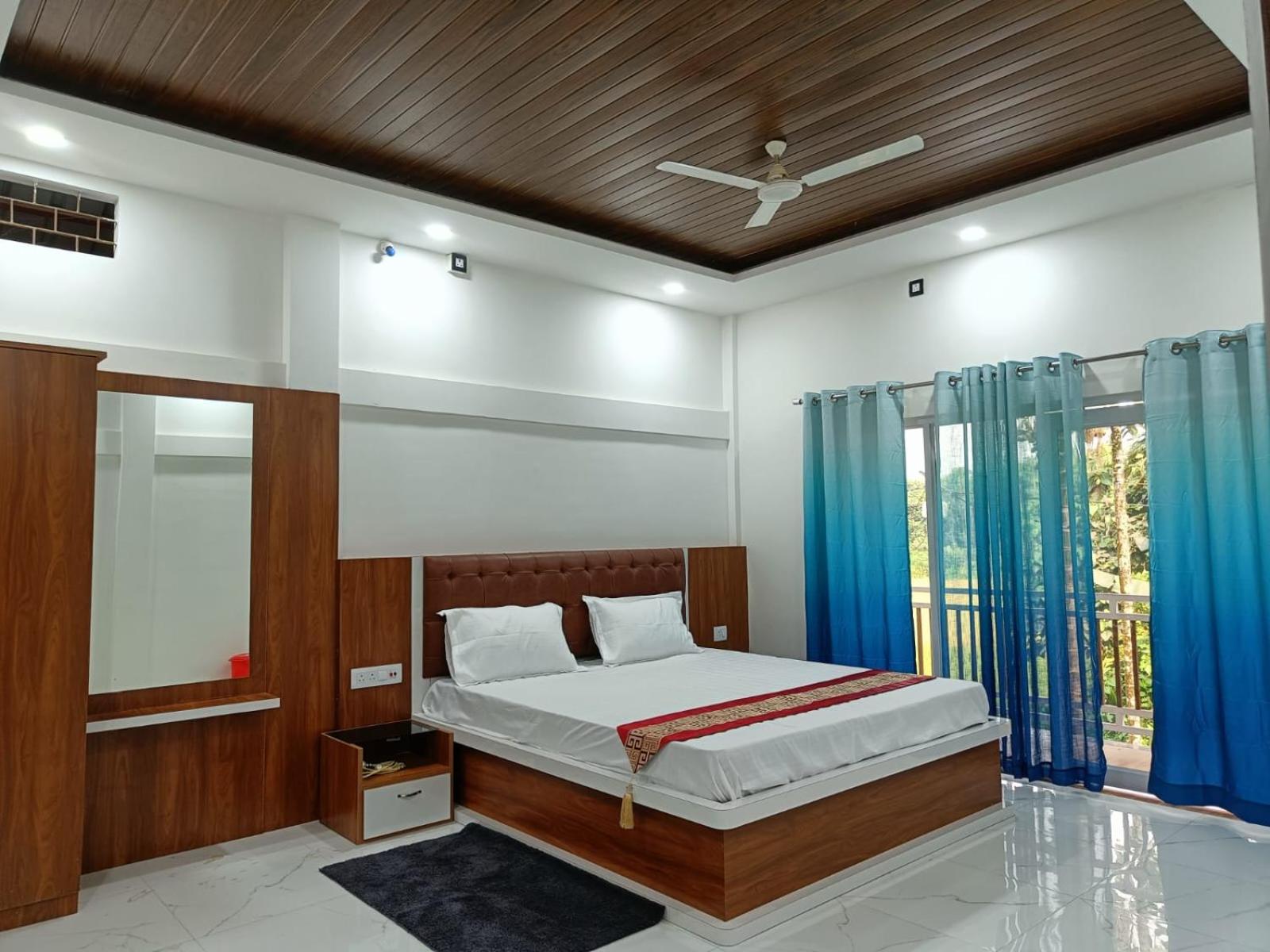 Deluxe Room (2 Adults + 1 Child) photo 3