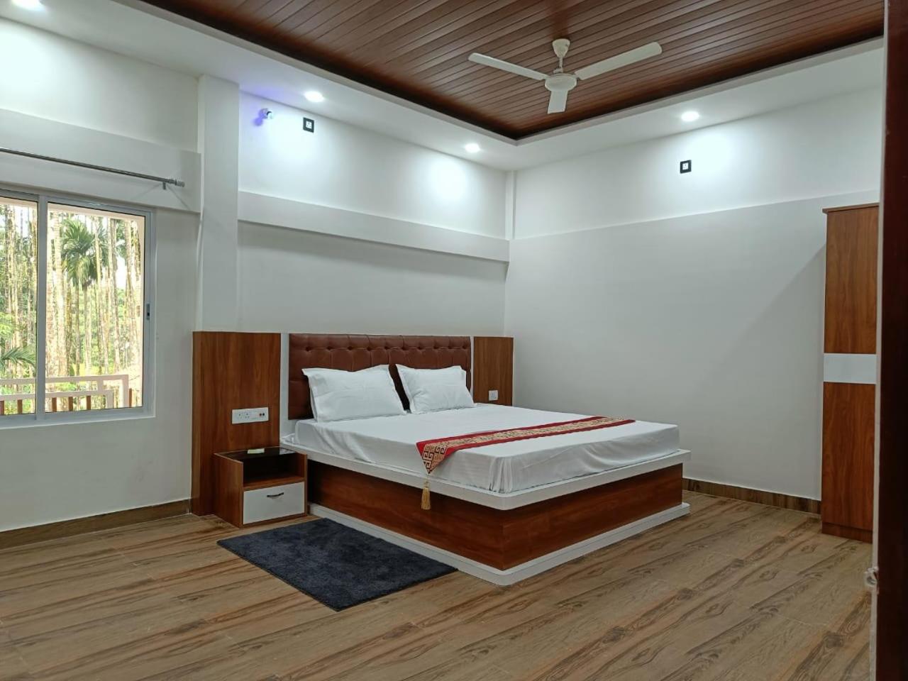 Deluxe Room (2 Adults + 1 Child) photo 1