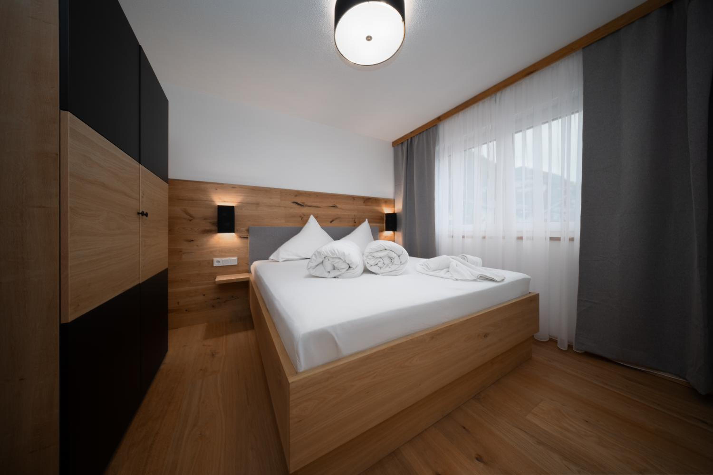 One-Bedroom Apartment with Balcony