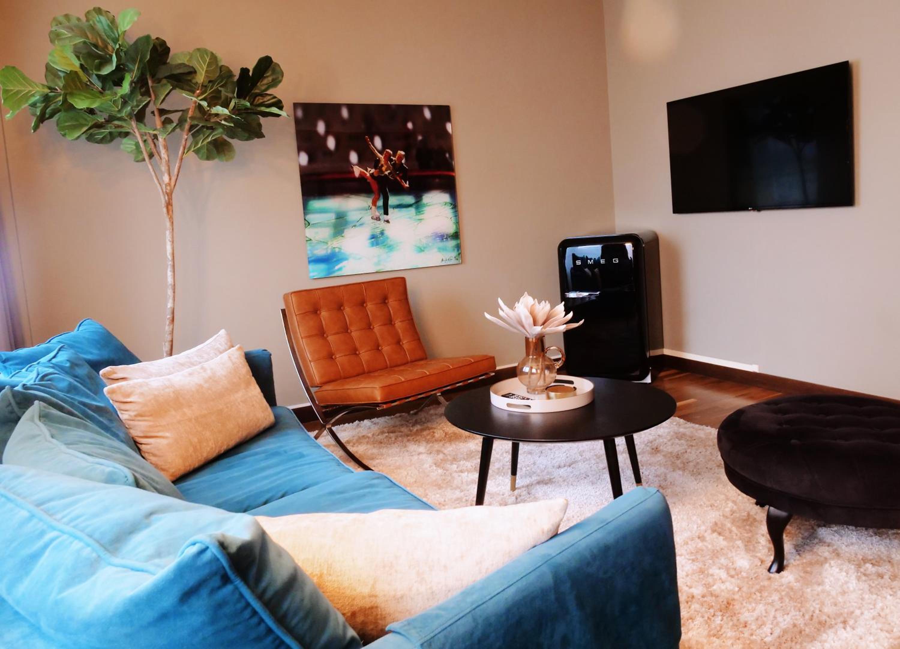 Suite - Photo 1