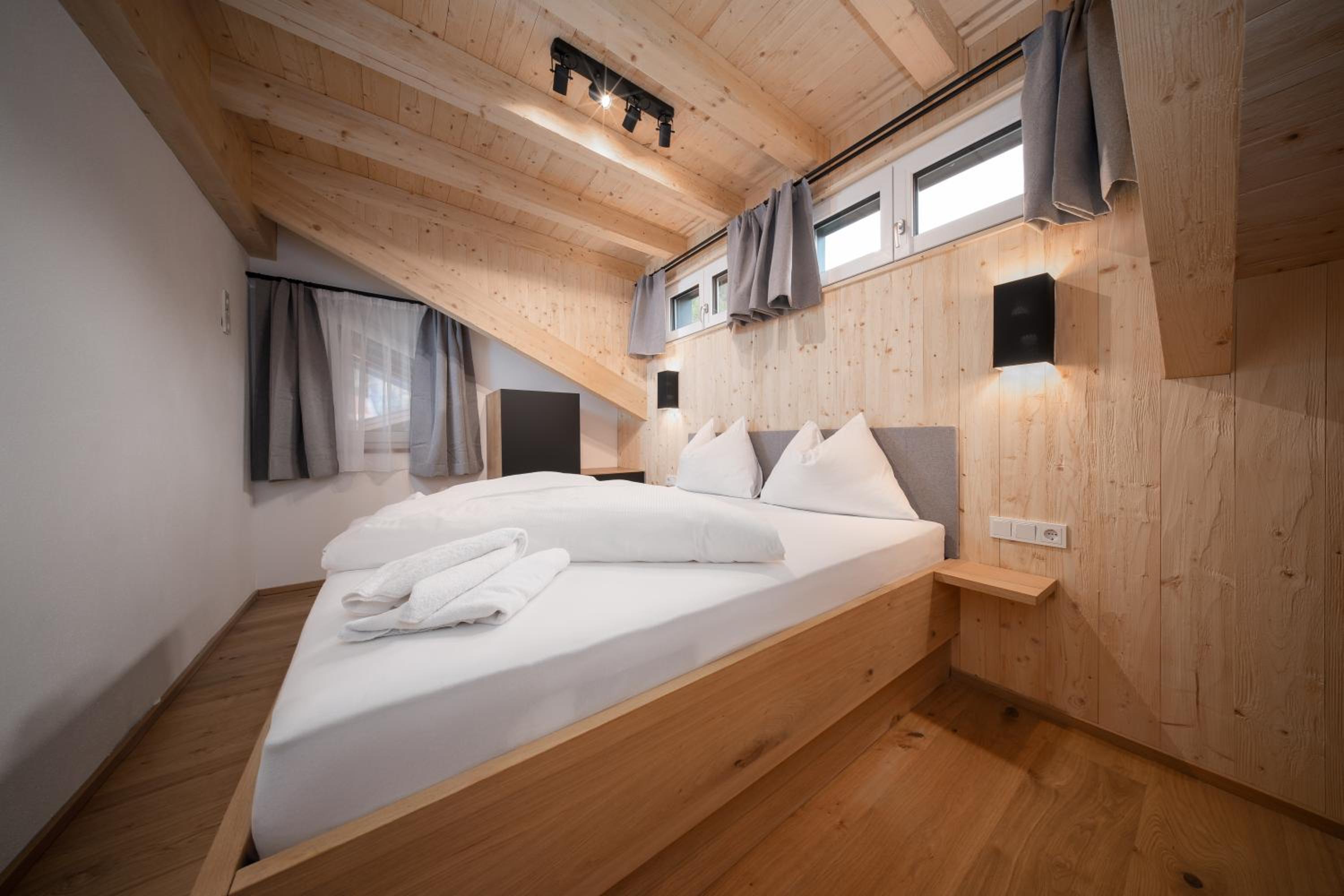 One-Bedroom Apartment with Balcony