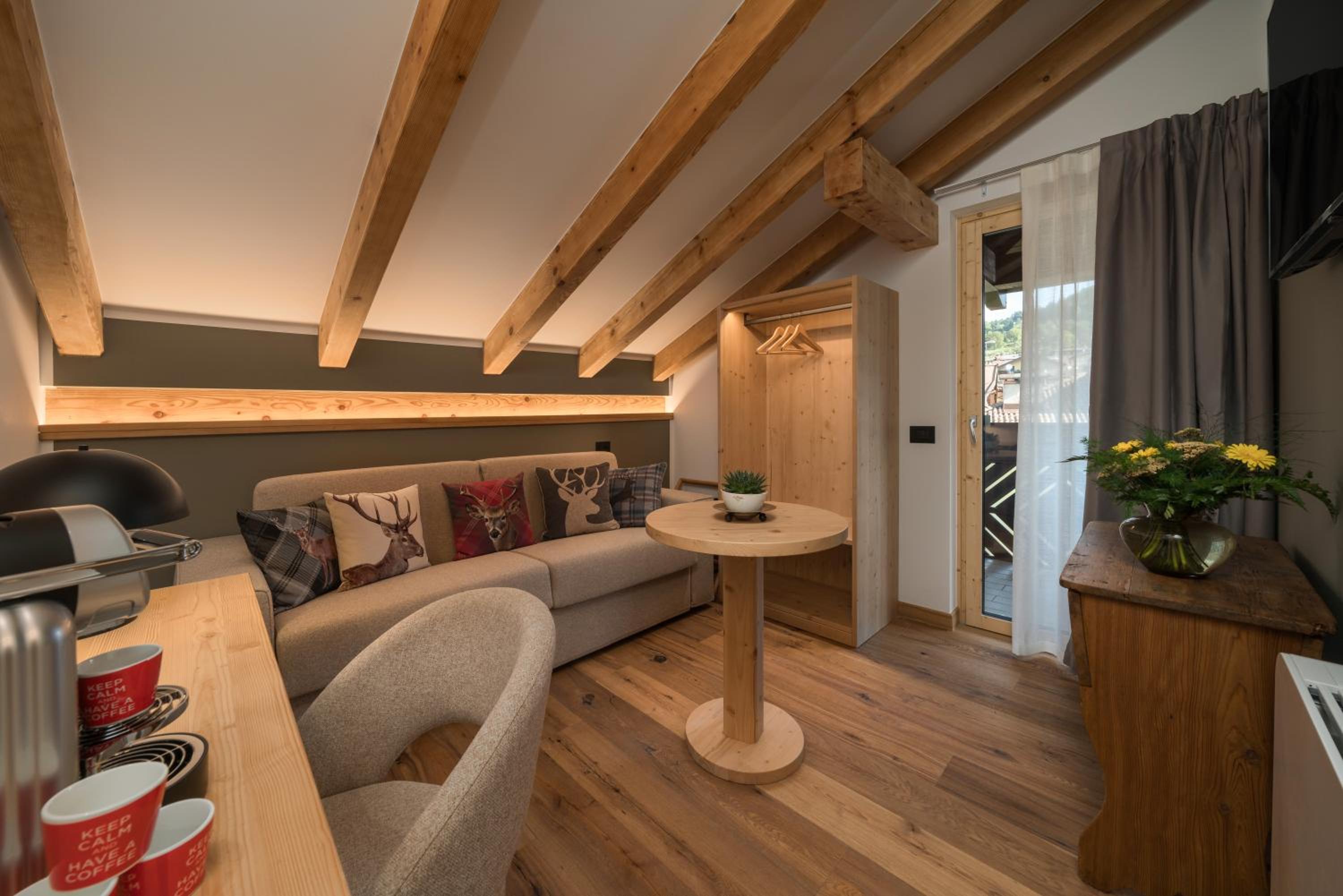 Deluxe Junior Suite photo 2