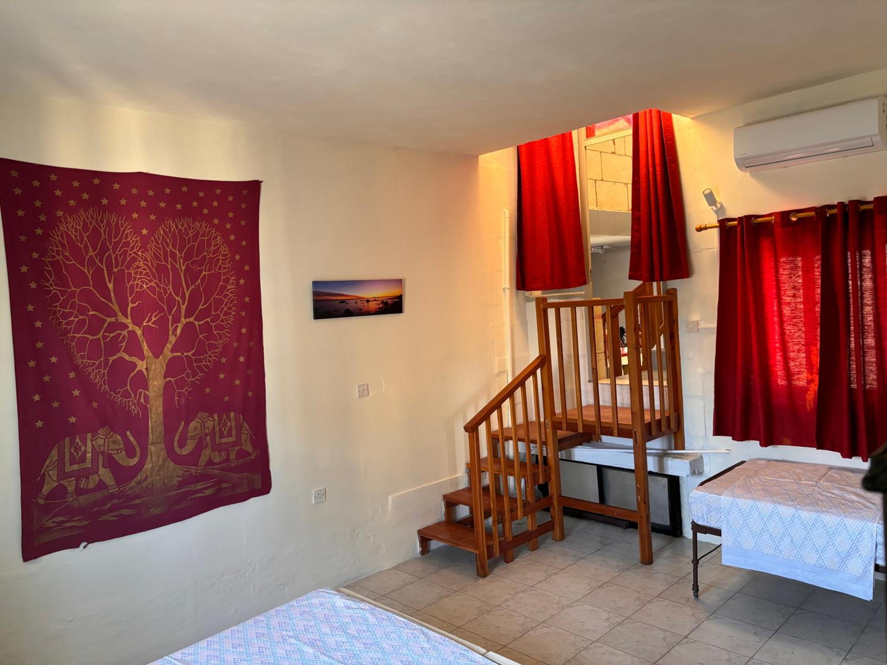 Basic Triple Room photo 3