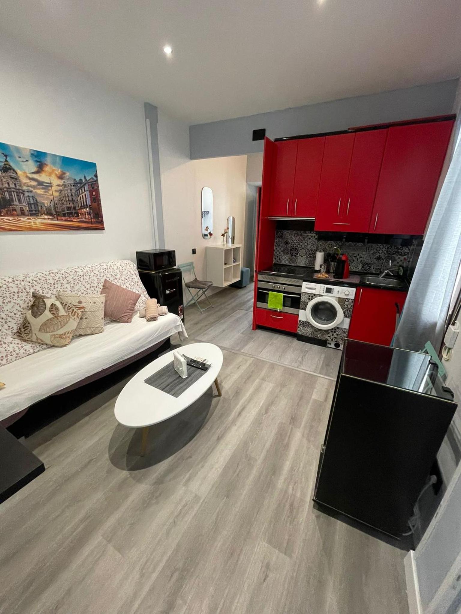 One-Bedroom Apartment photo 3