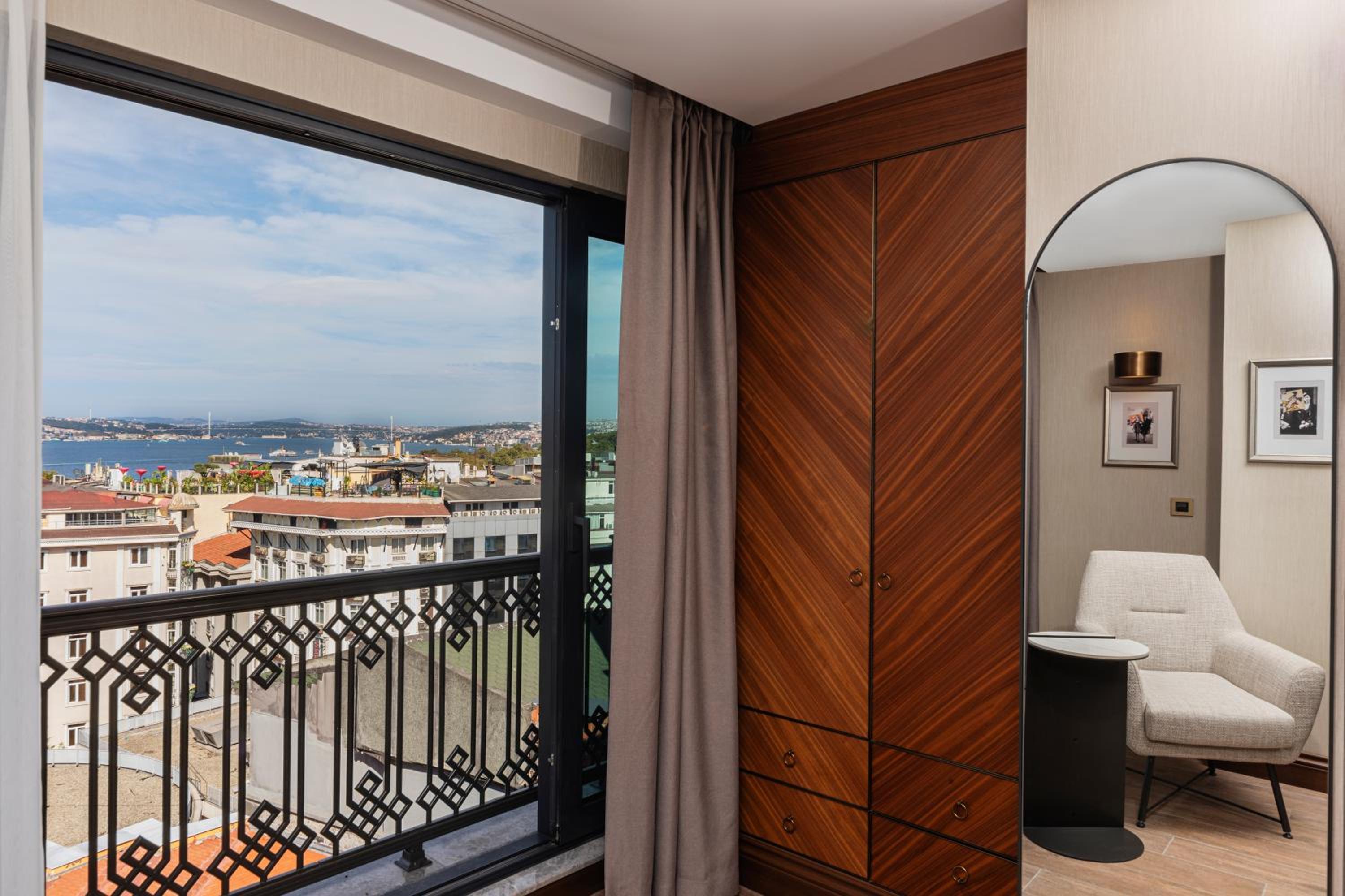 Executive Queen Room