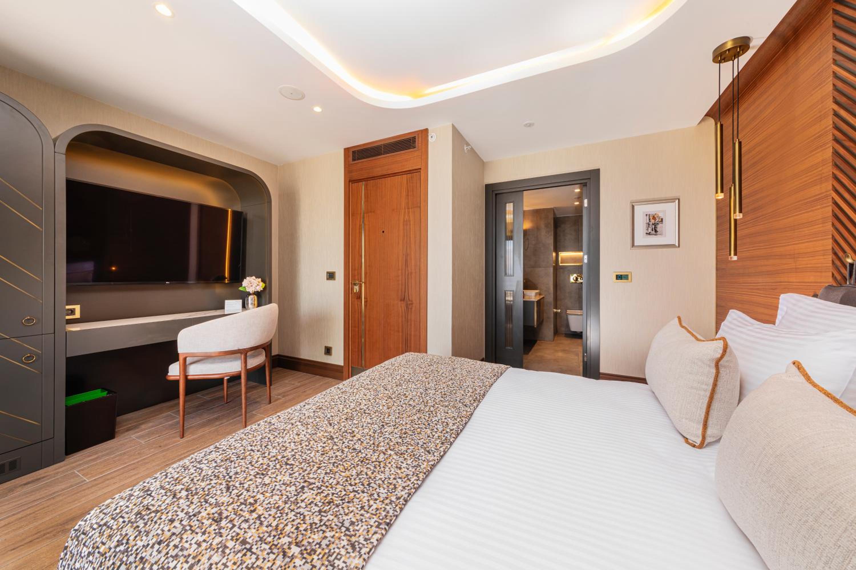 Executive Queen Room