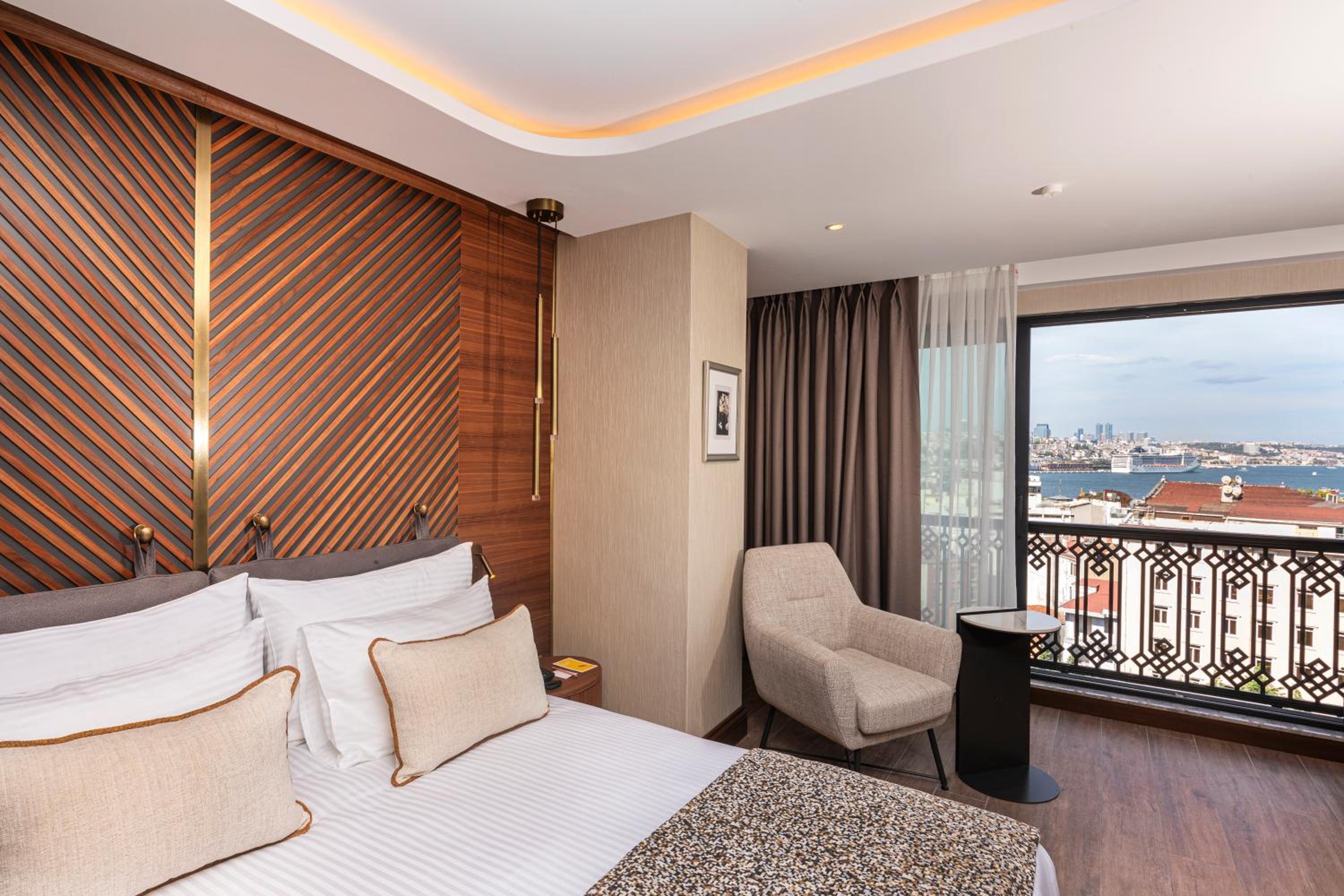 Executive Queen Room