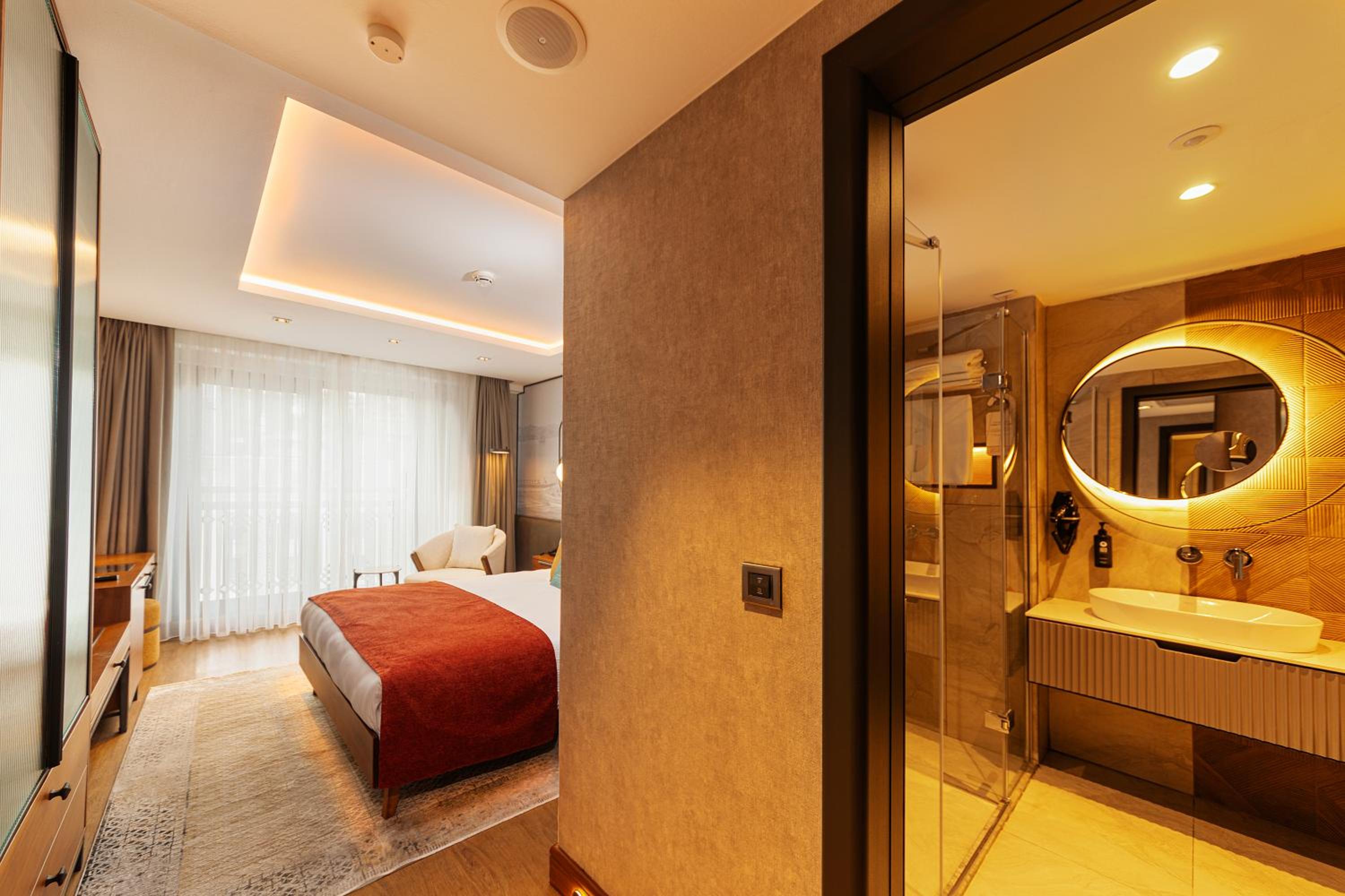 Deluxe Queen Room