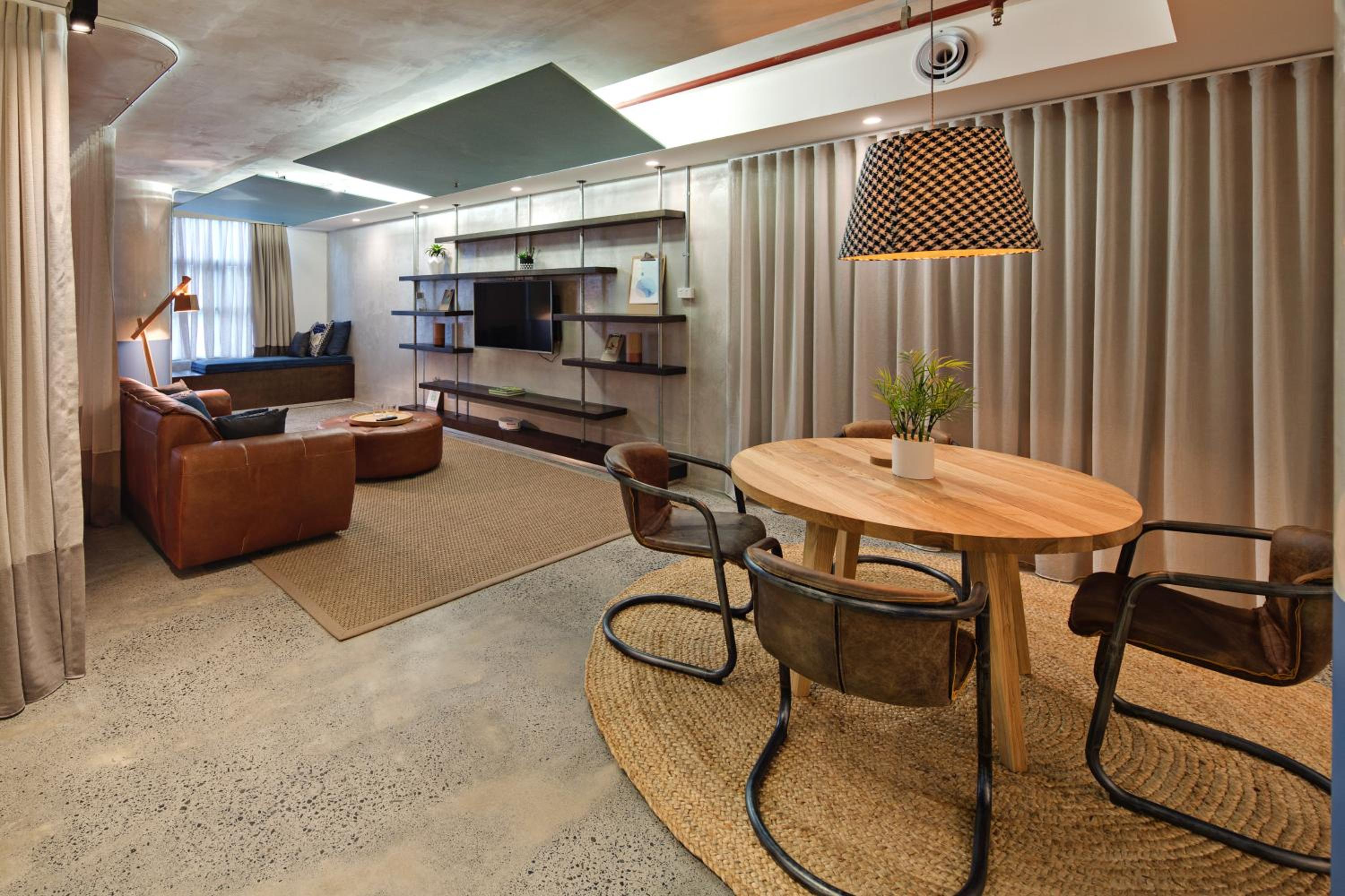 Luxury Suite thumbnail 5