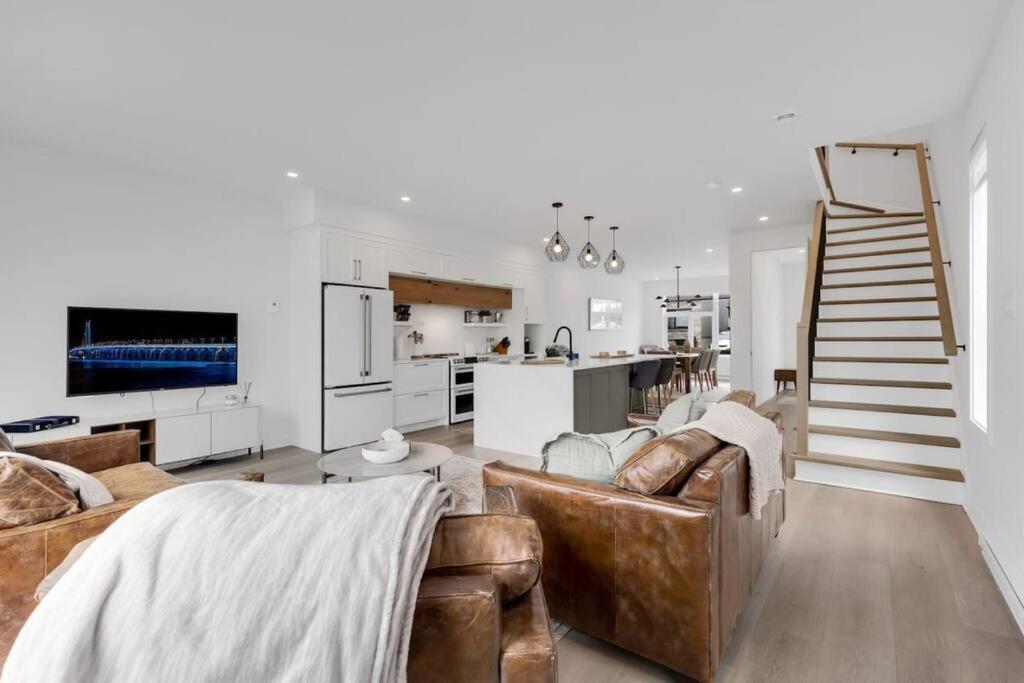 Three-Bedroom Apartment photo 1