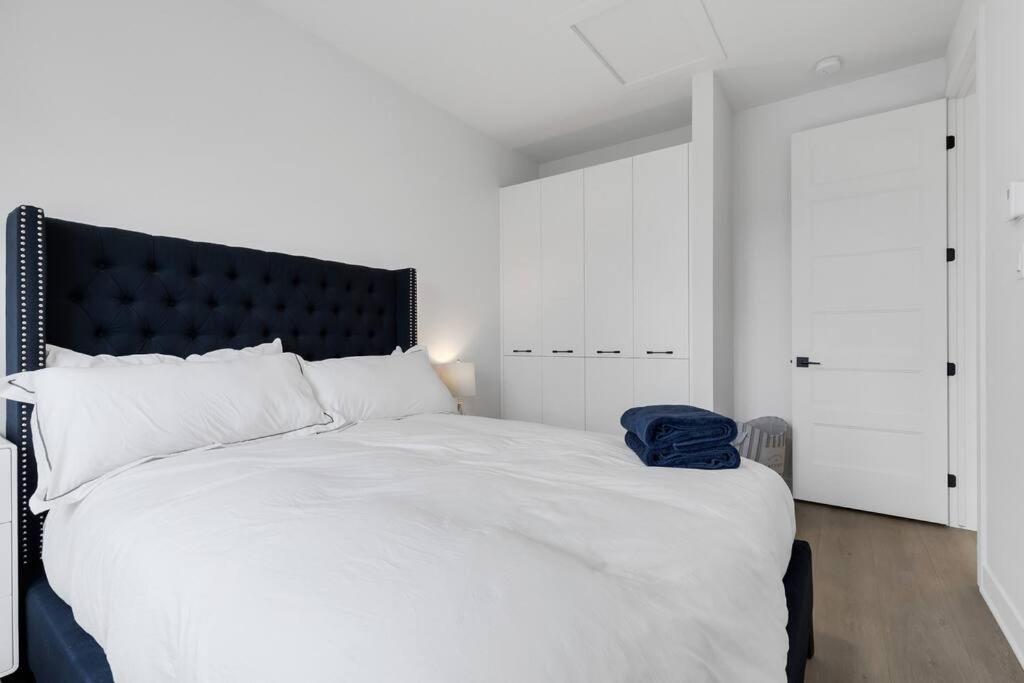 Three-Bedroom Apartment photo 2